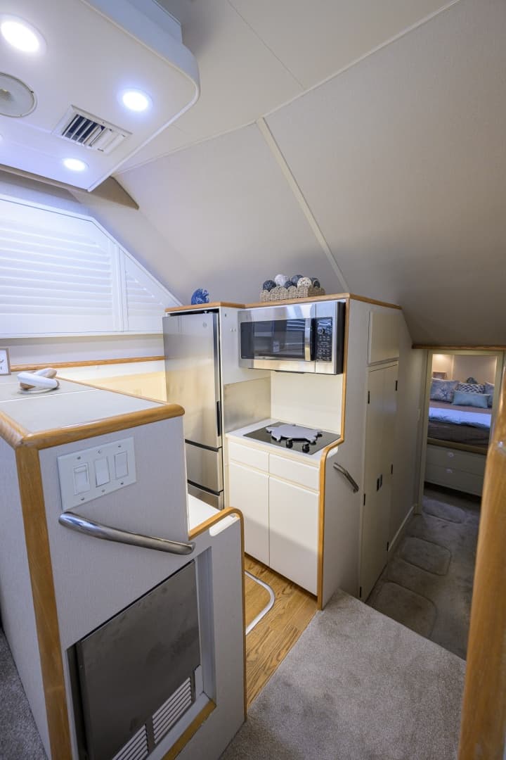 Hatteras 46 - Headwinds