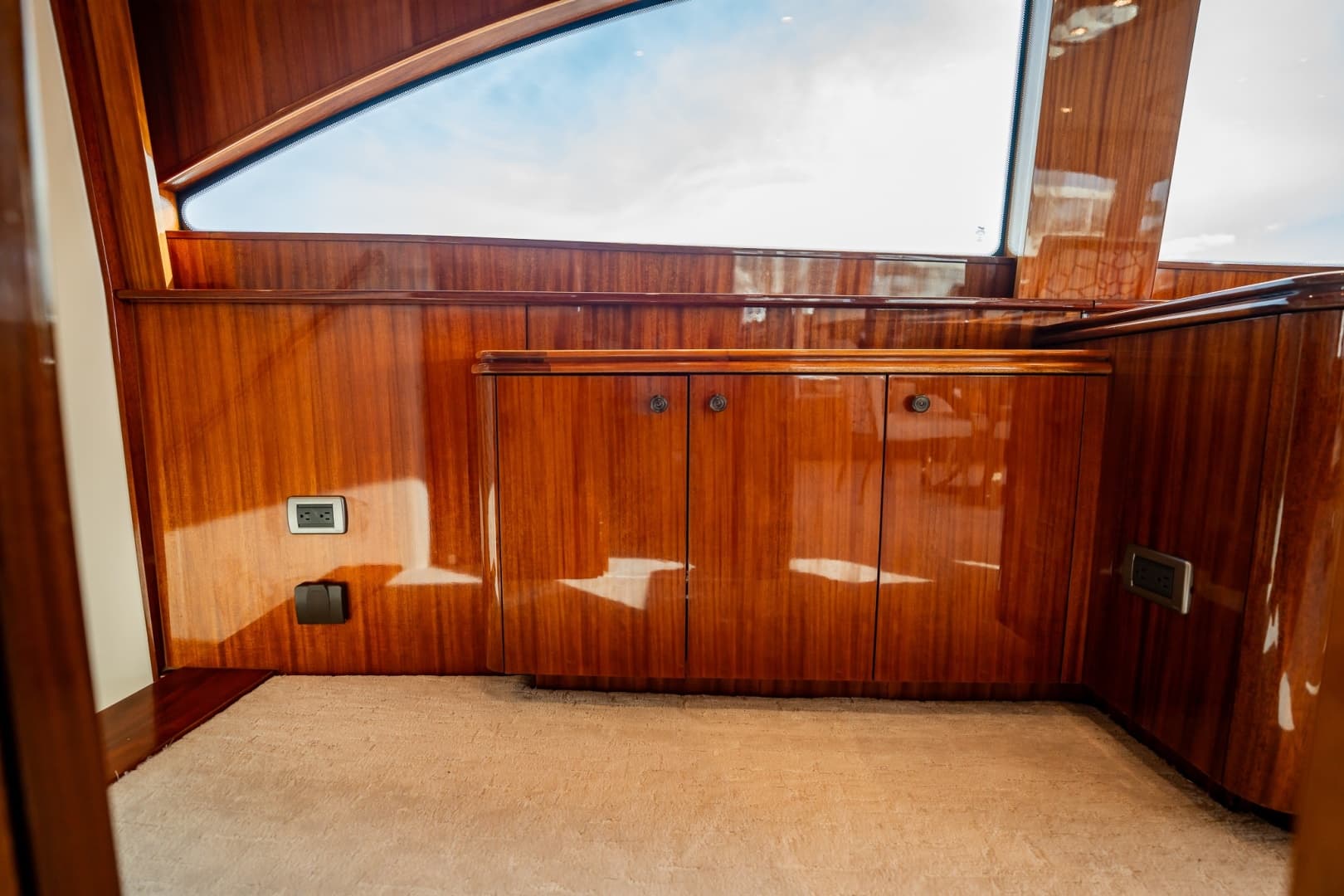 2012 Hatteras 