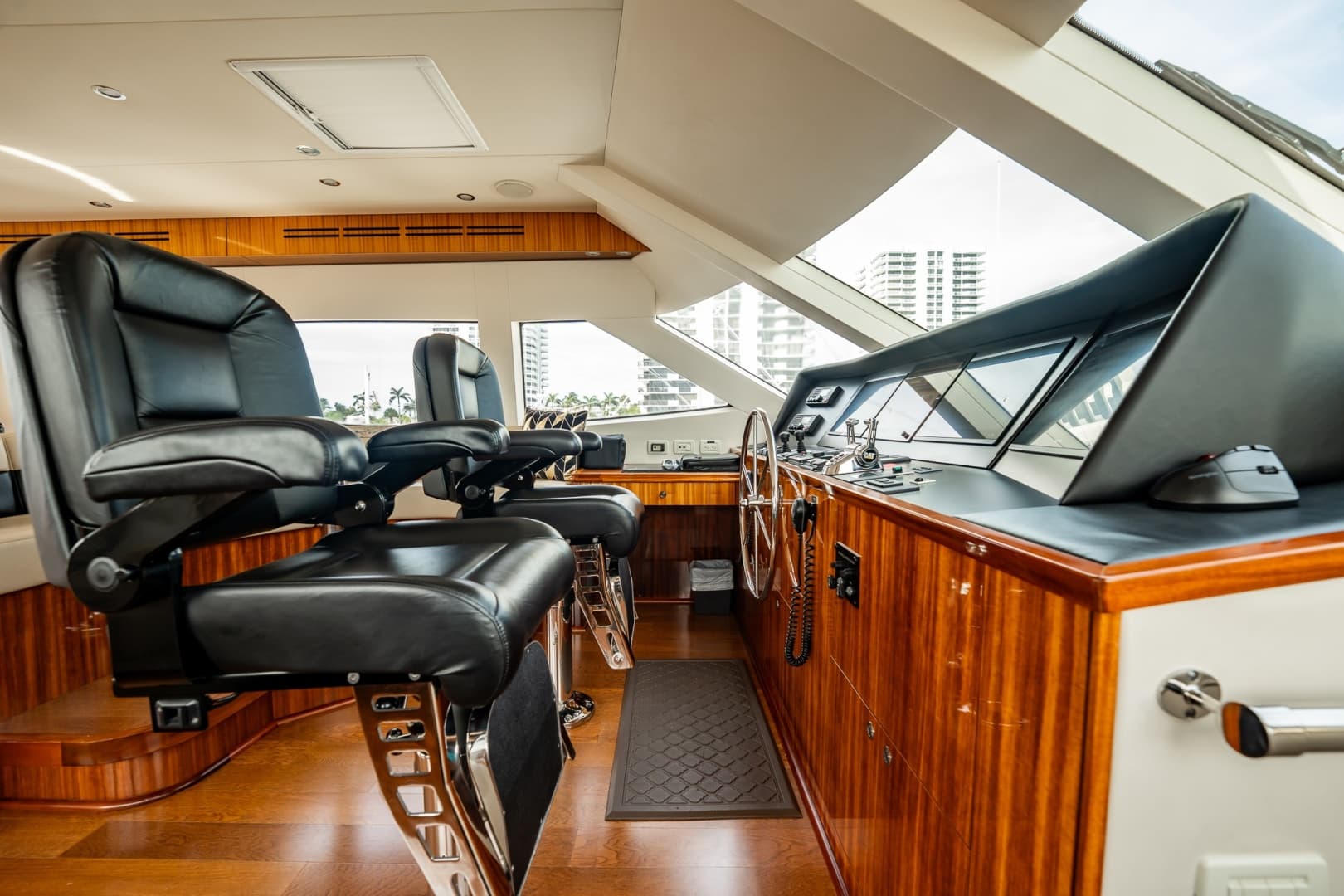 2012 Hatteras 