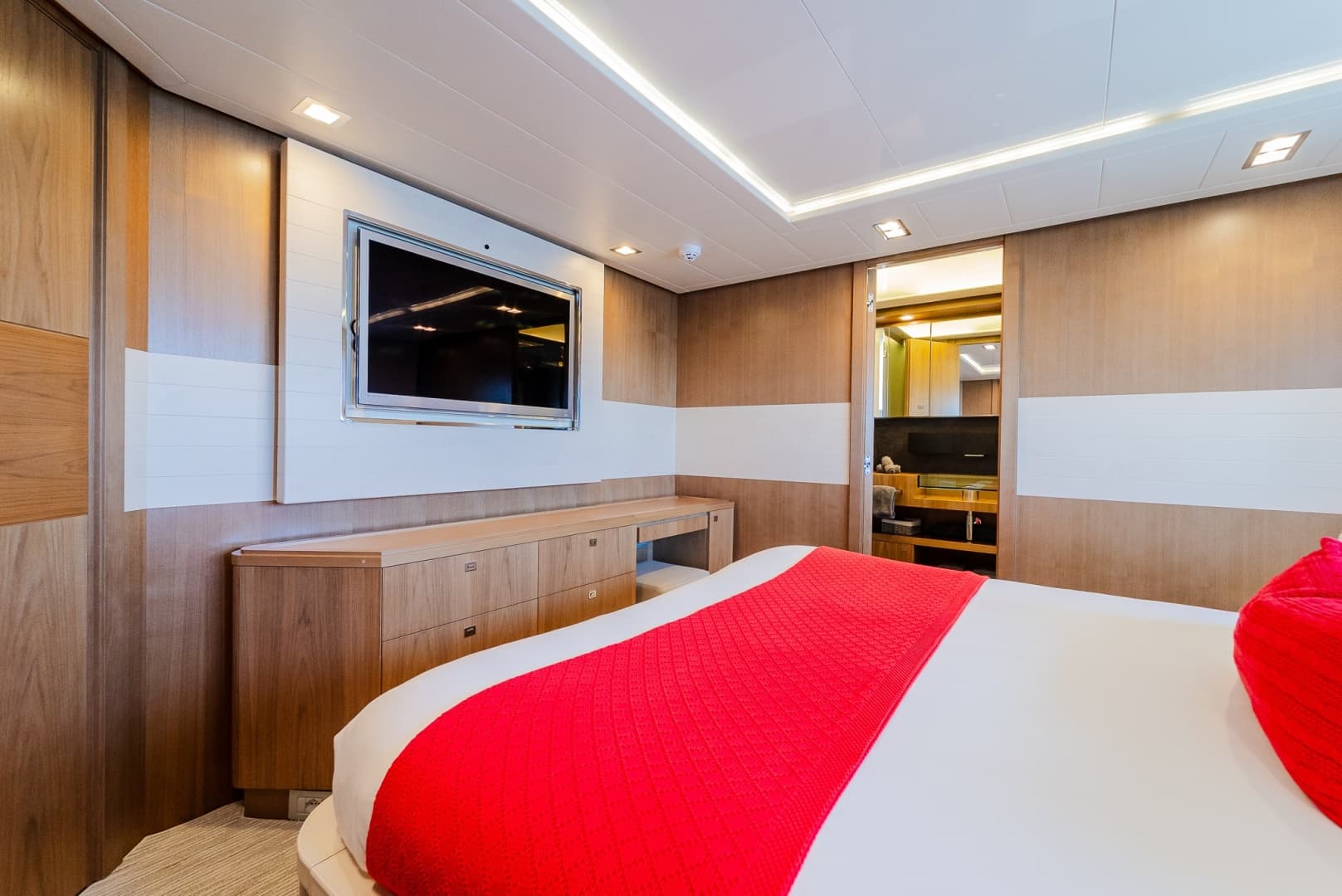 2012 Custom Line Raised Pilothouse