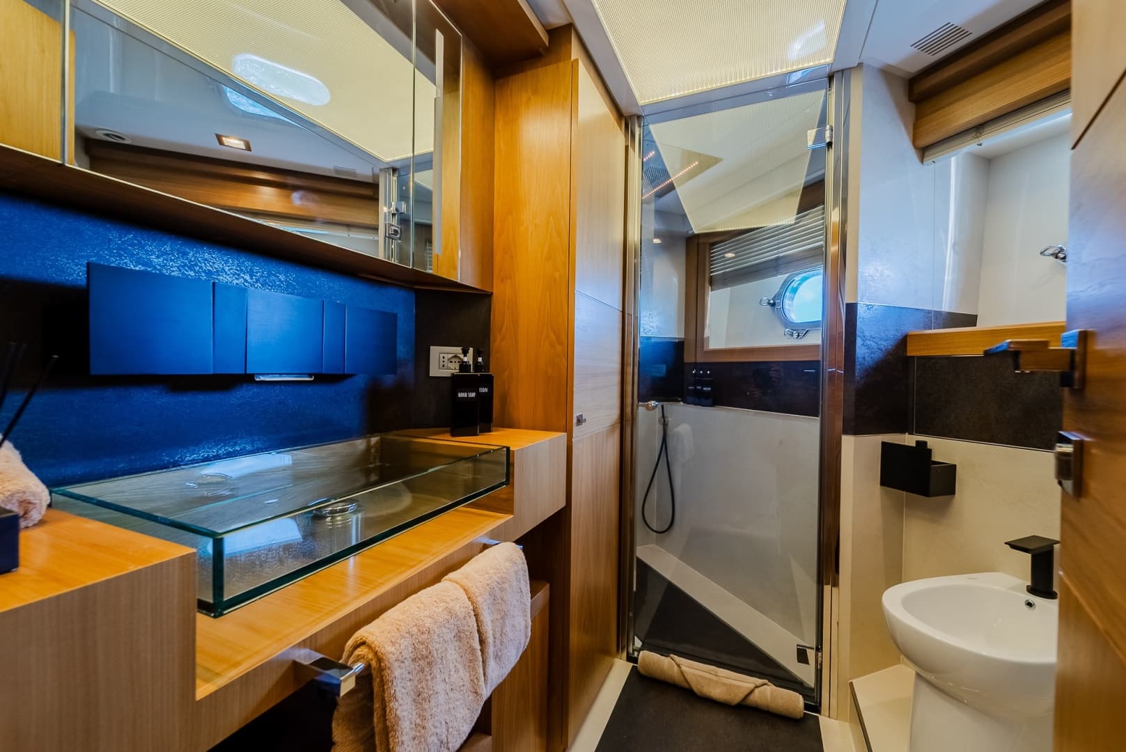 2012 Custom Line Raised Pilothouse