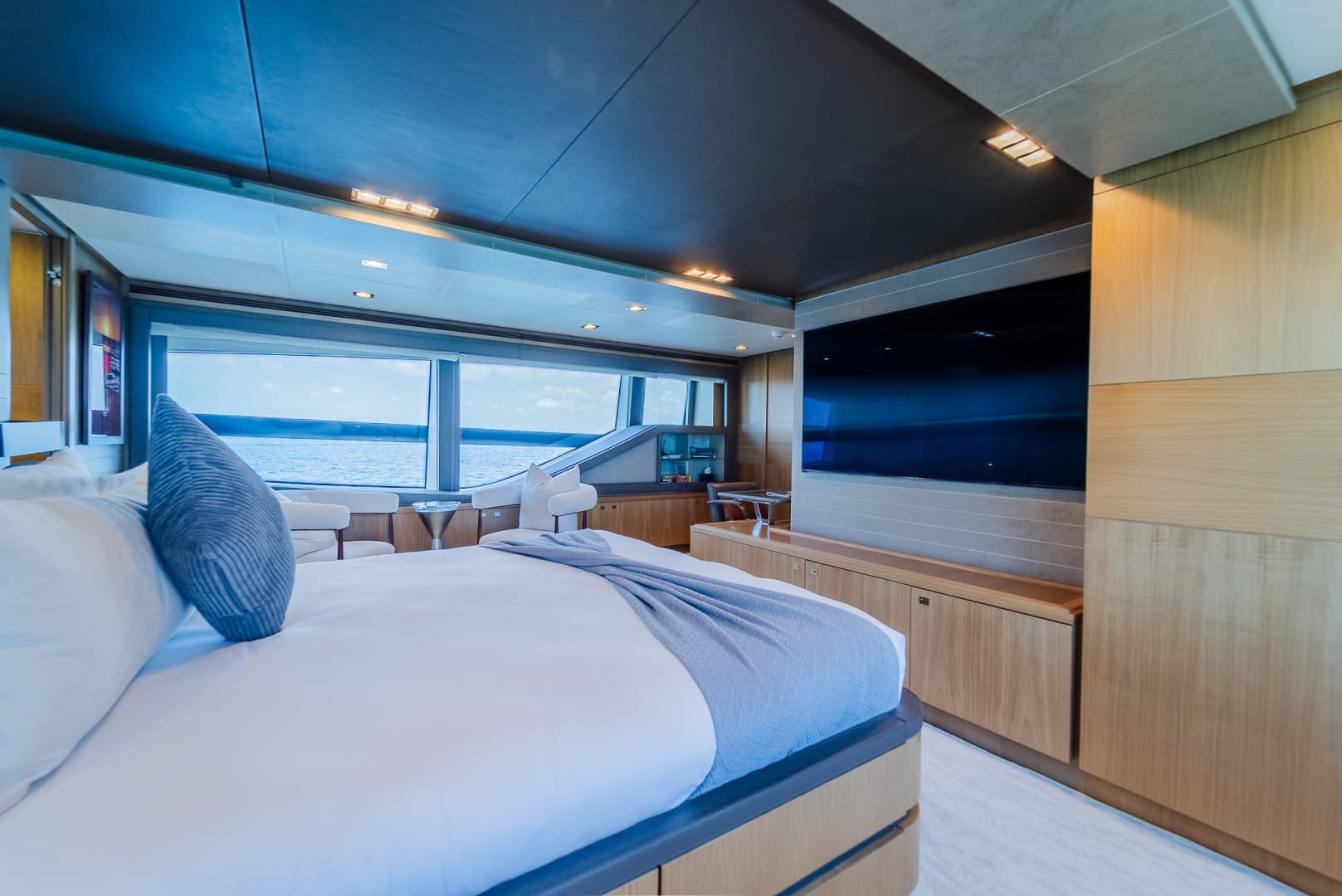 2012 Custom Line Raised Pilothouse