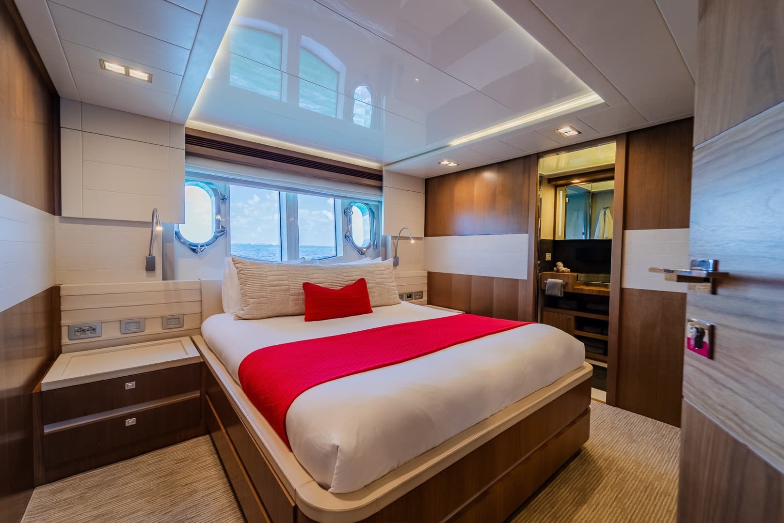 2012 Custom Line Raised Pilothouse