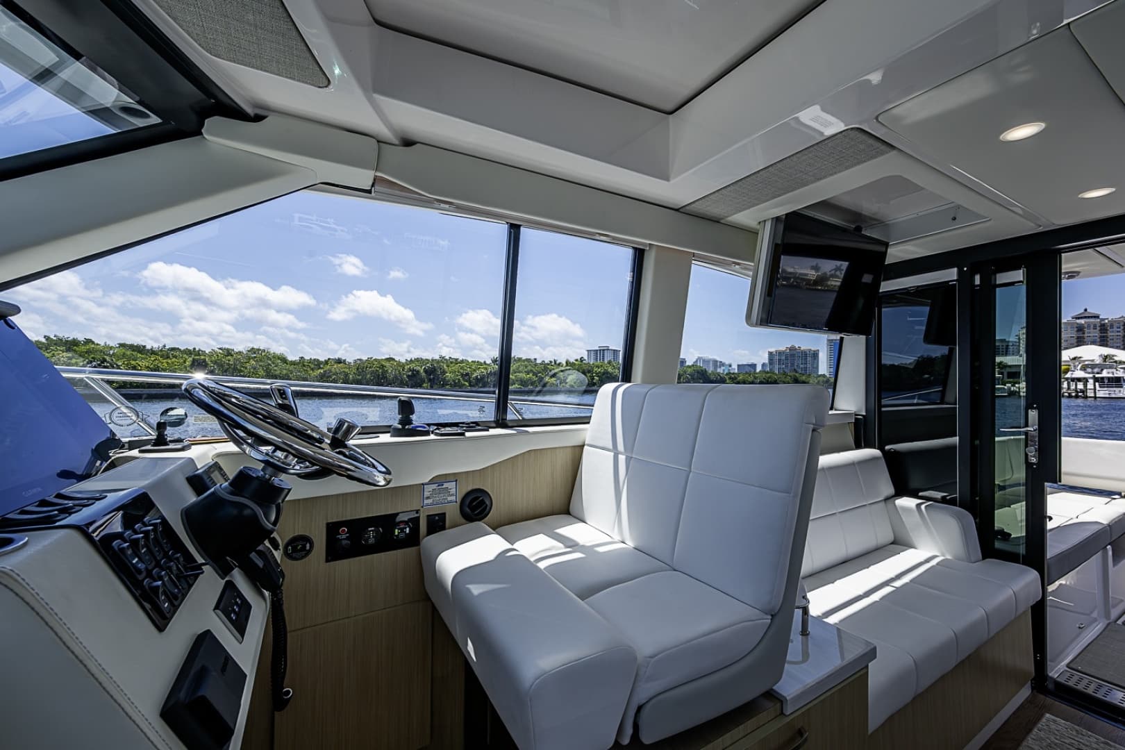 2025 Regal 38 XO