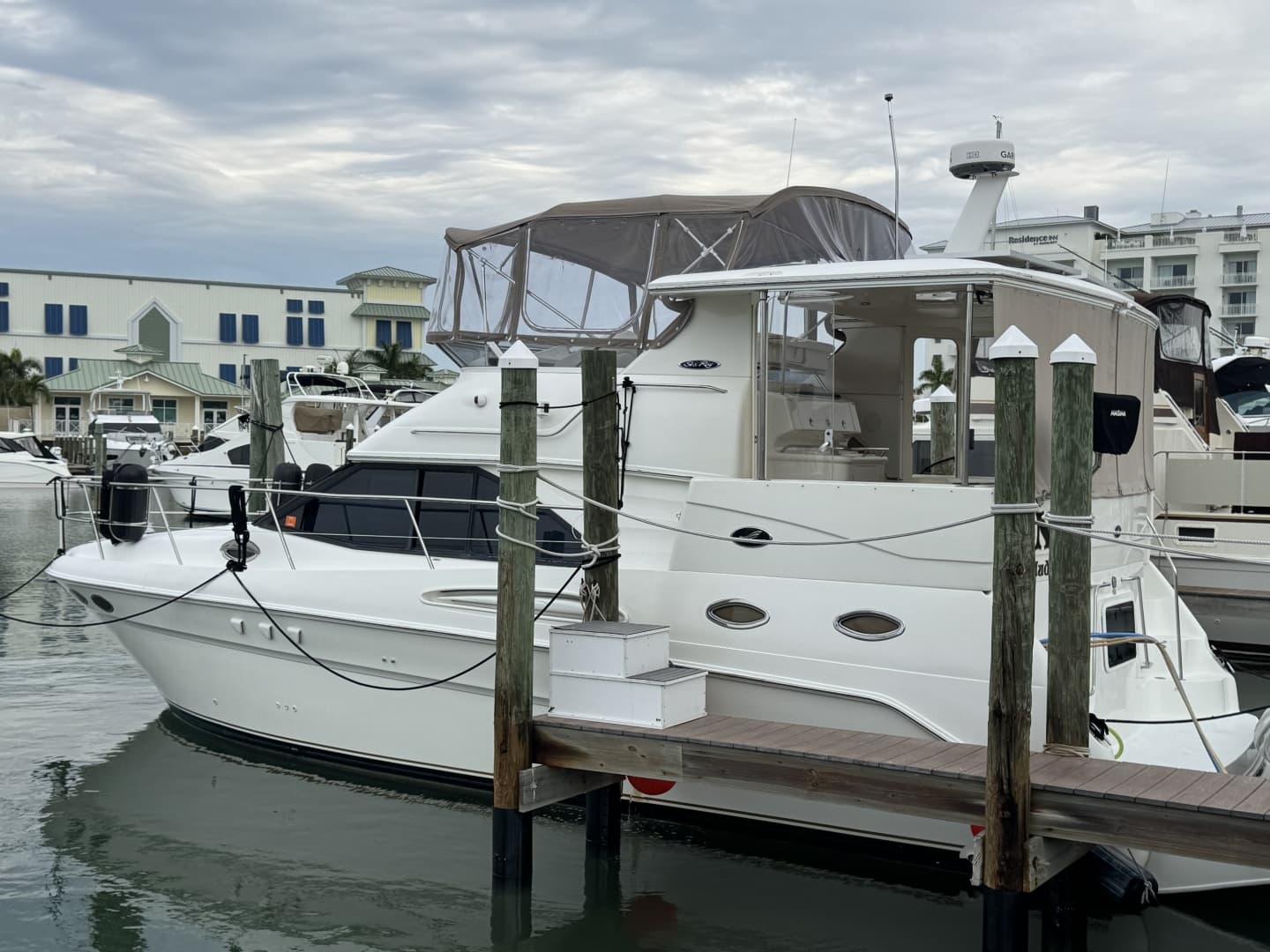 2001 Sea Ray 380 Aft Cabin