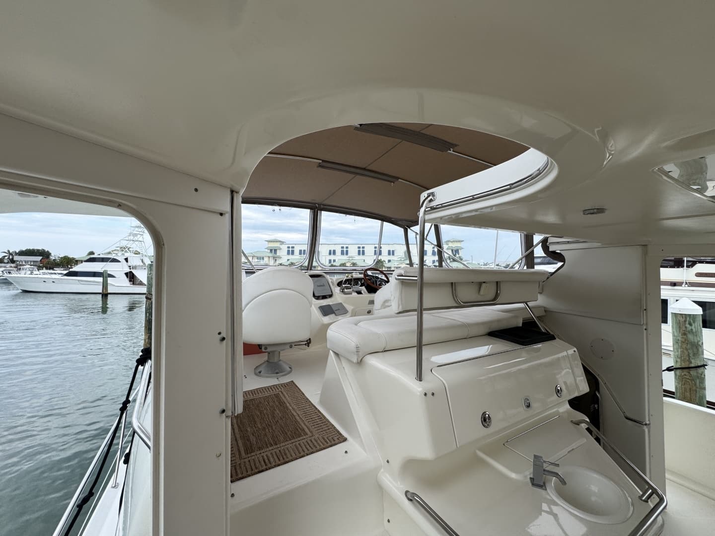 2001 Sea Ray 380 Aft Cabin