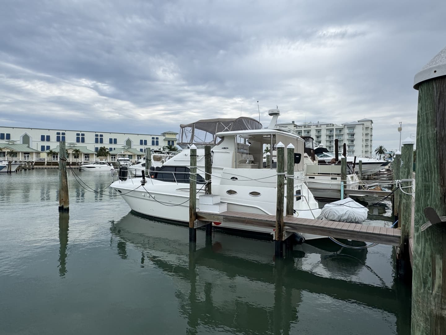 2001 Sea Ray 380 Aft Cabin