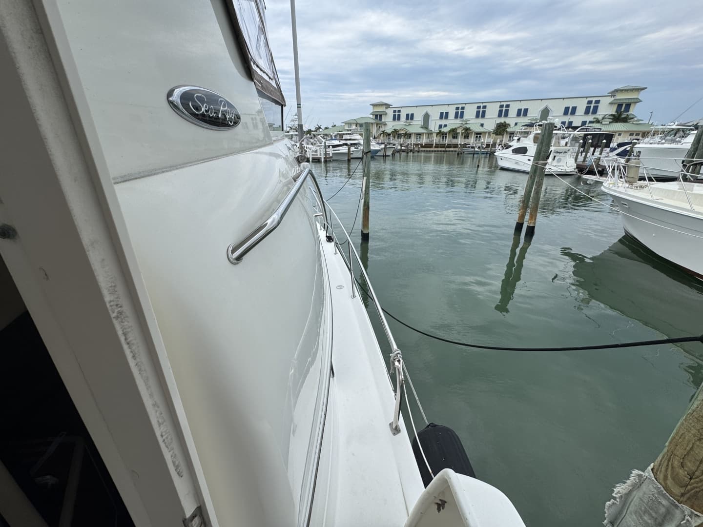 2001 Sea Ray 380 Aft Cabin