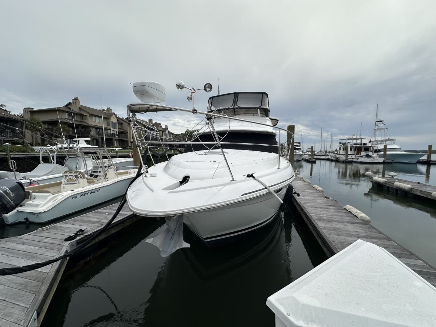 1998 Cruisers Yachts 3650 Aft Cabin