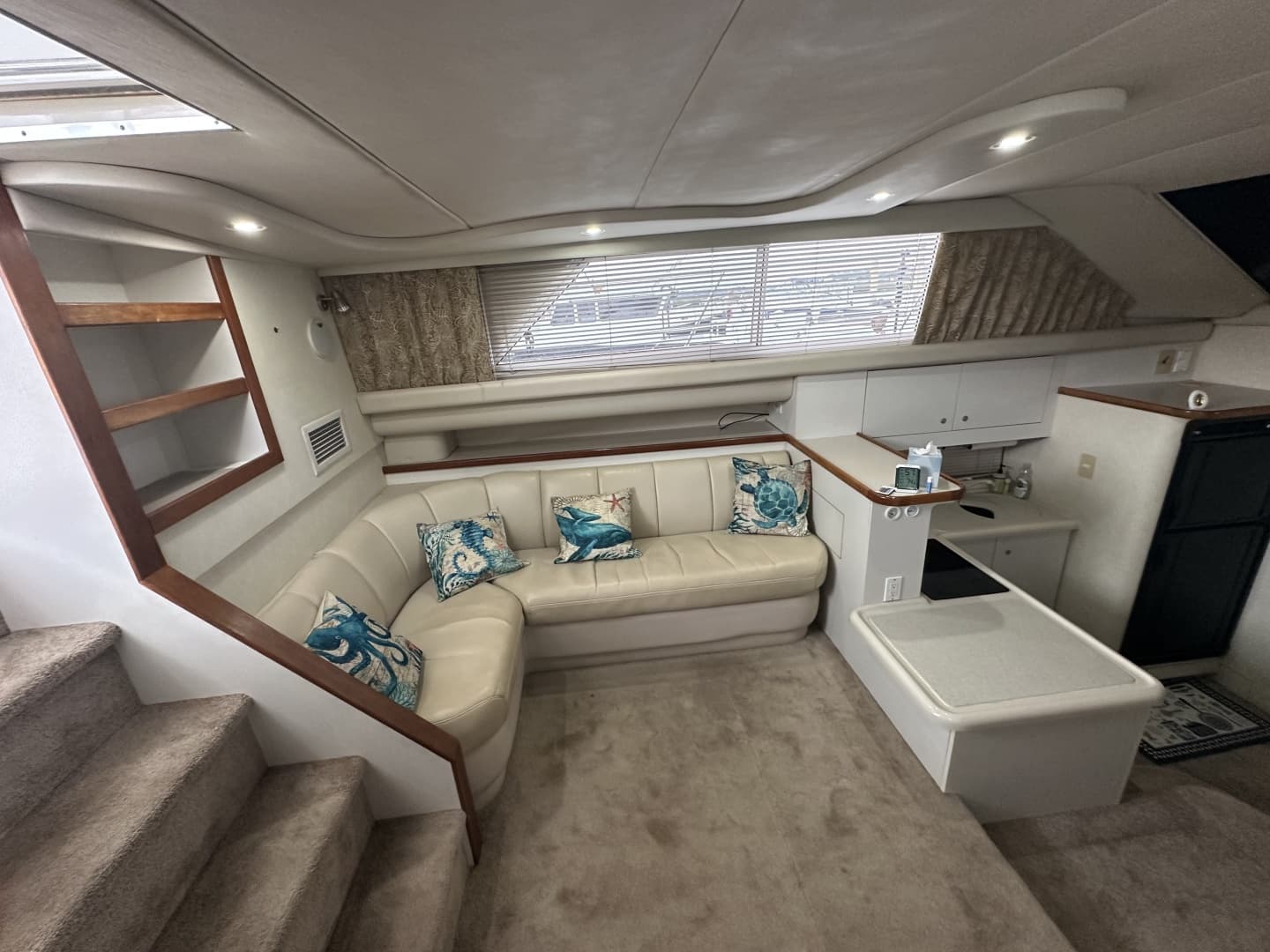 1998 Cruisers Yachts 3650 Aft Cabin