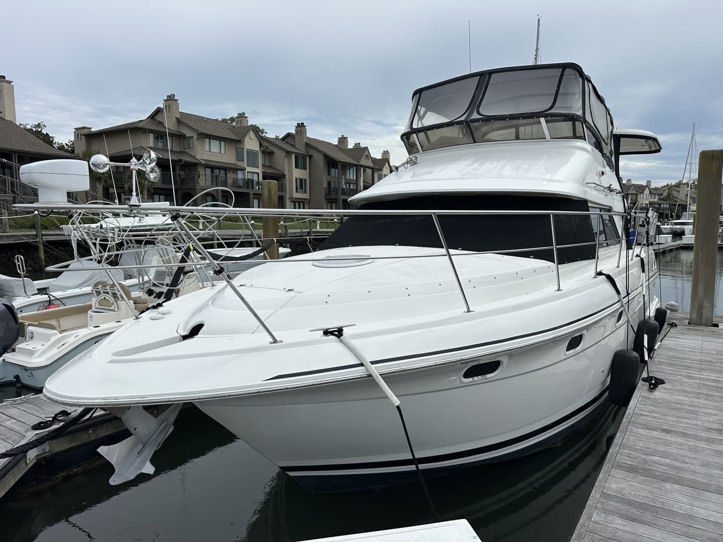 1998 Cruisers Yachts 3650 Aft Cabin