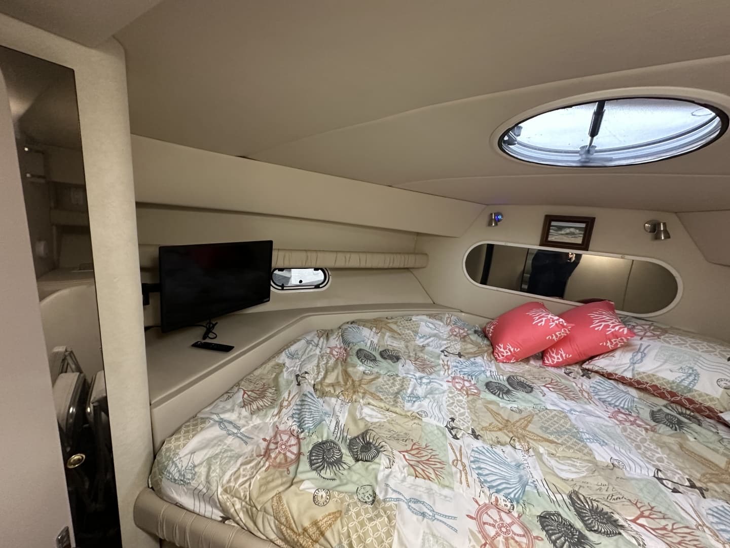 1998 Cruisers Yachts 3650 Aft Cabin