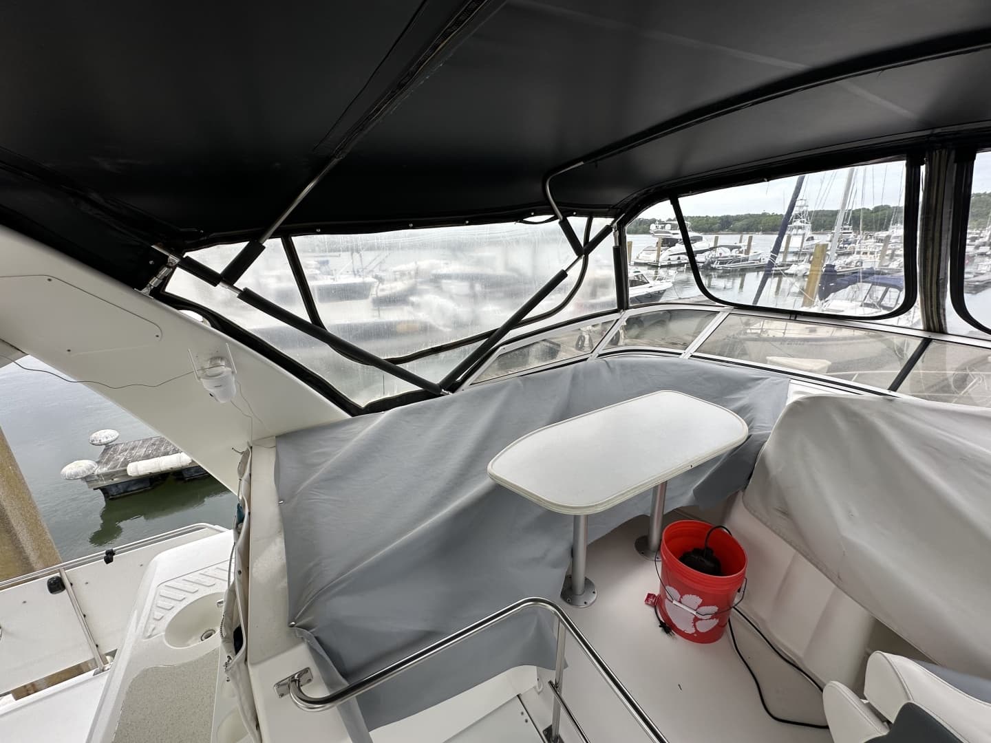1998 Cruisers Yachts 3650 Aft Cabin
