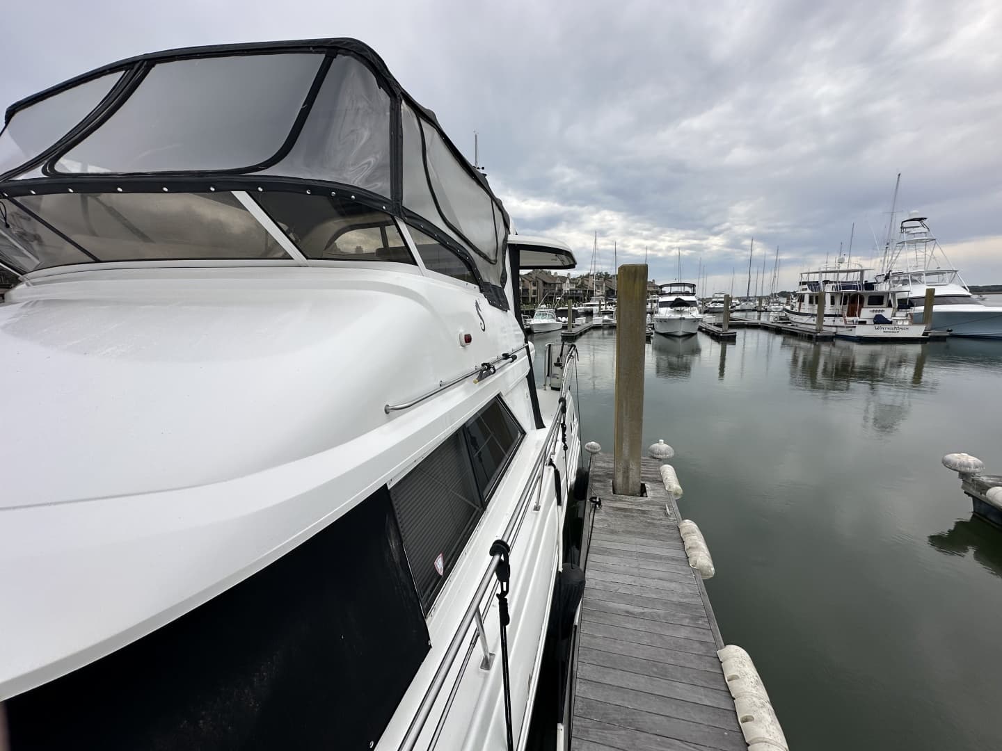 1998 Cruisers Yachts 3650 Aft Cabin