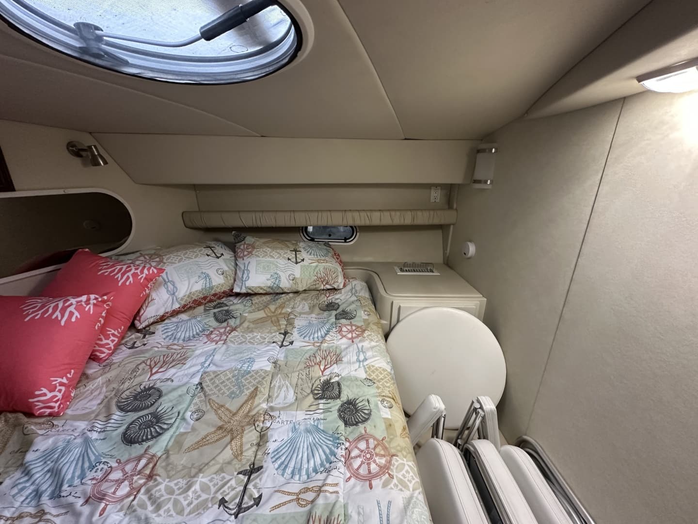 1998 Cruisers Yachts 3650 Aft Cabin
