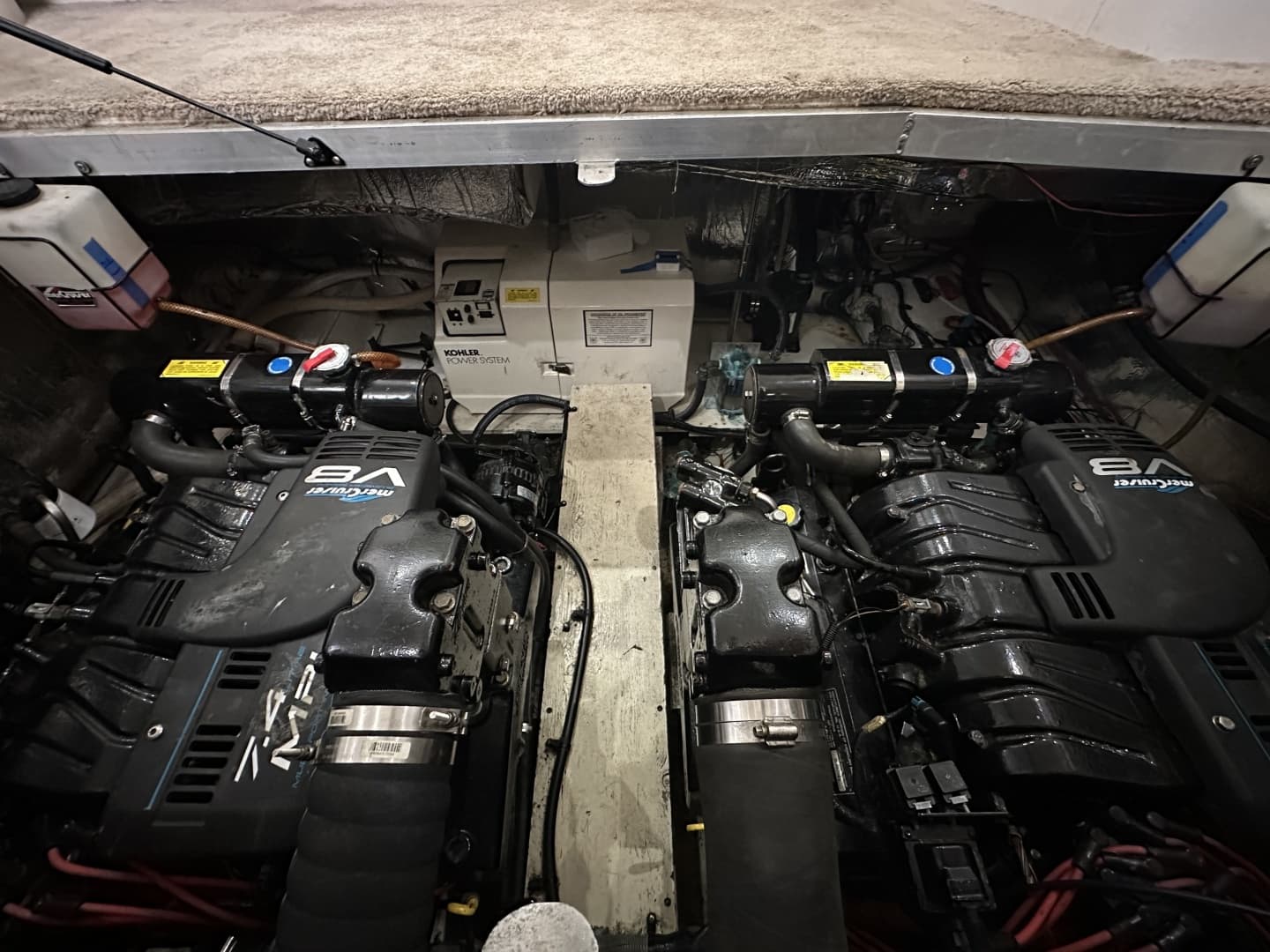 1998 Cruisers Yachts 3650 Aft Cabin