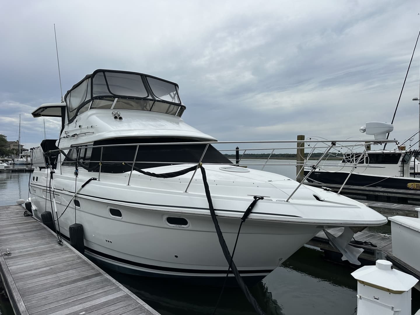 1998 Cruisers Yachts 3650 Aft Cabin