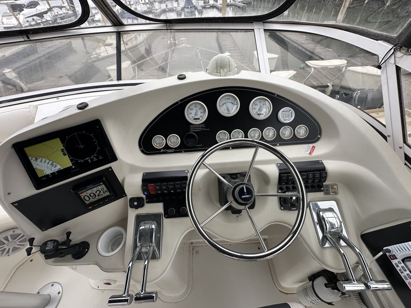 1998 Cruisers Yachts 3650 Aft Cabin