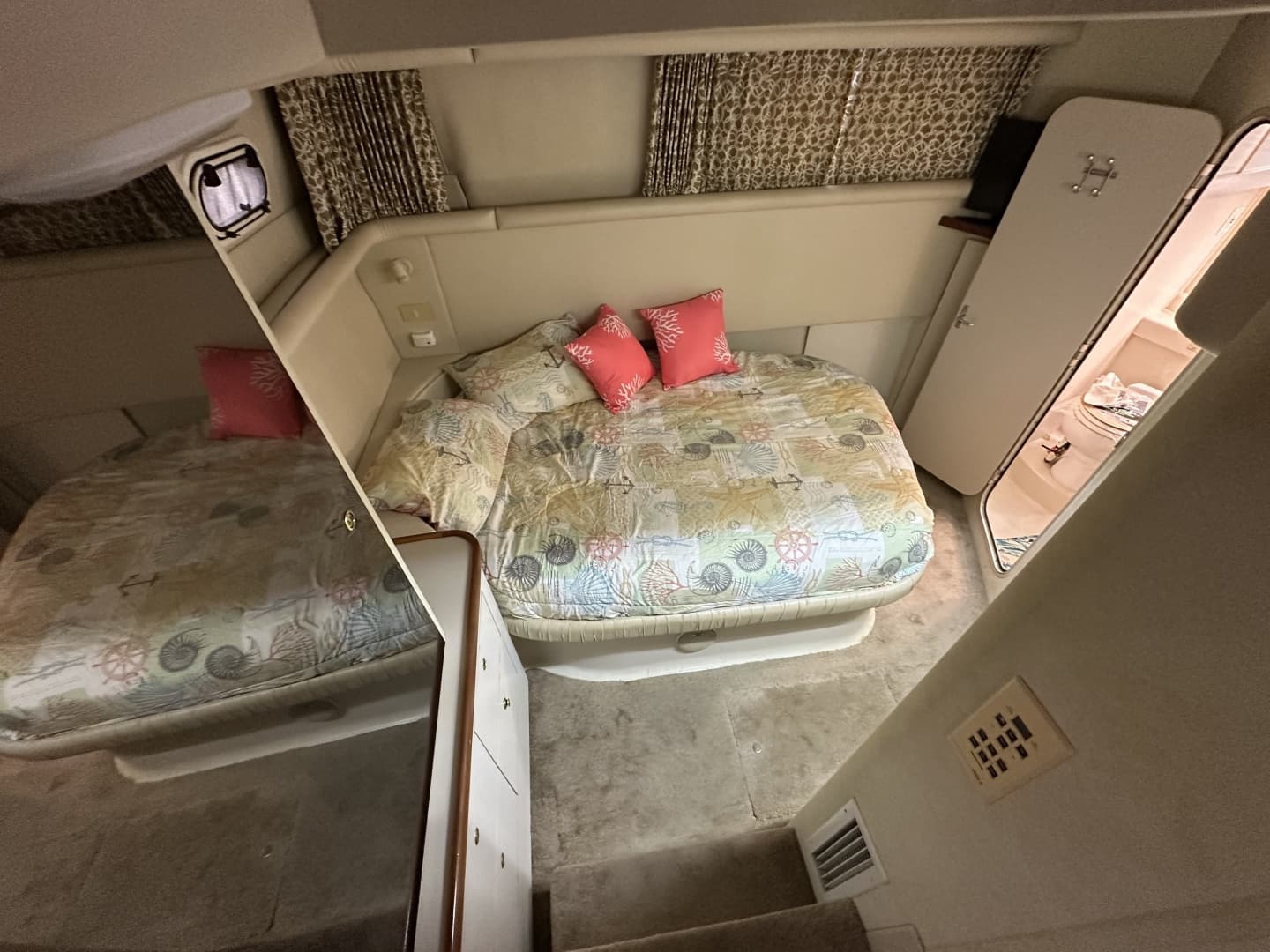 1998 Cruisers Yachts 3650 Aft Cabin