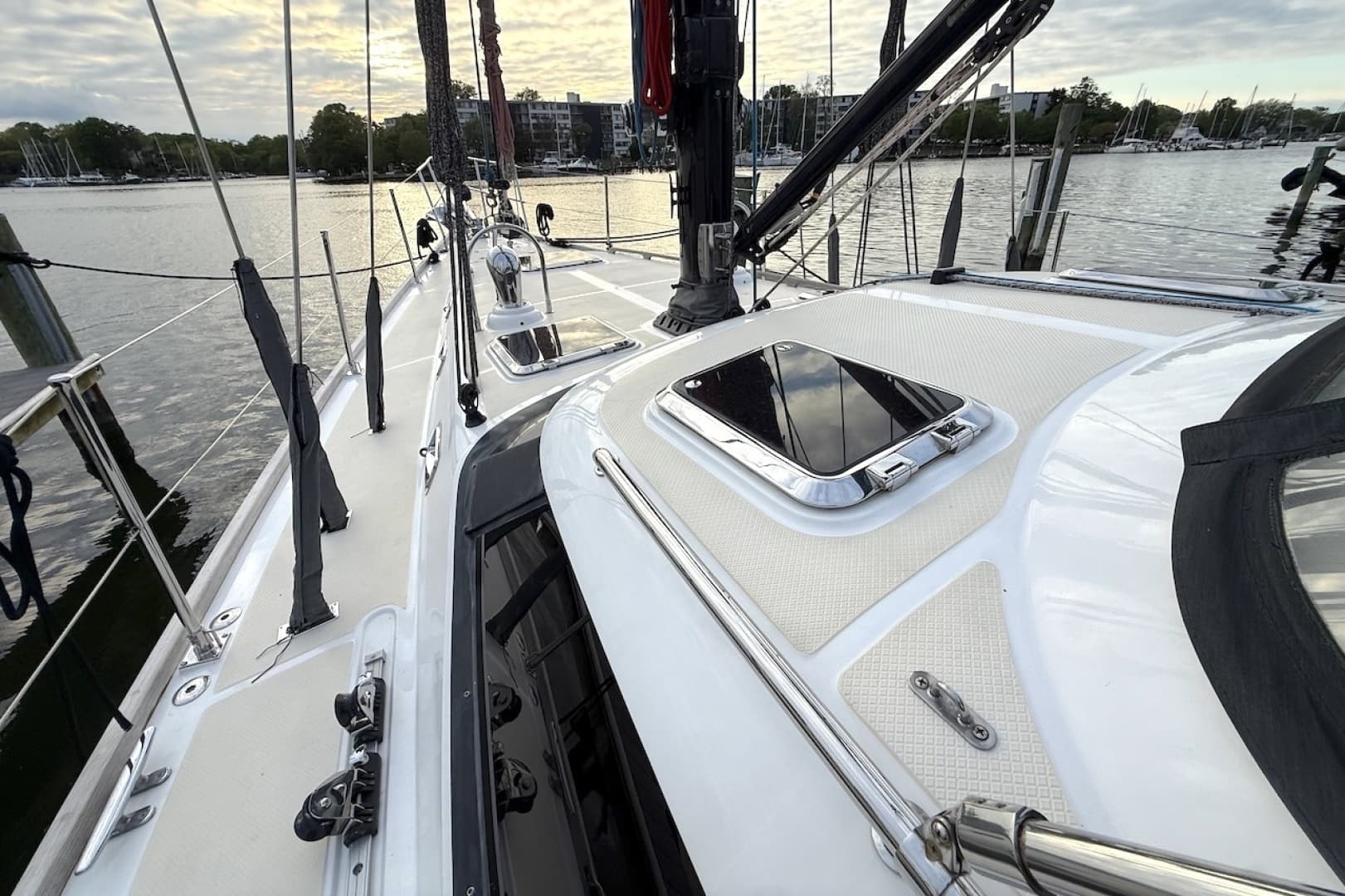 2014 Hylas 56