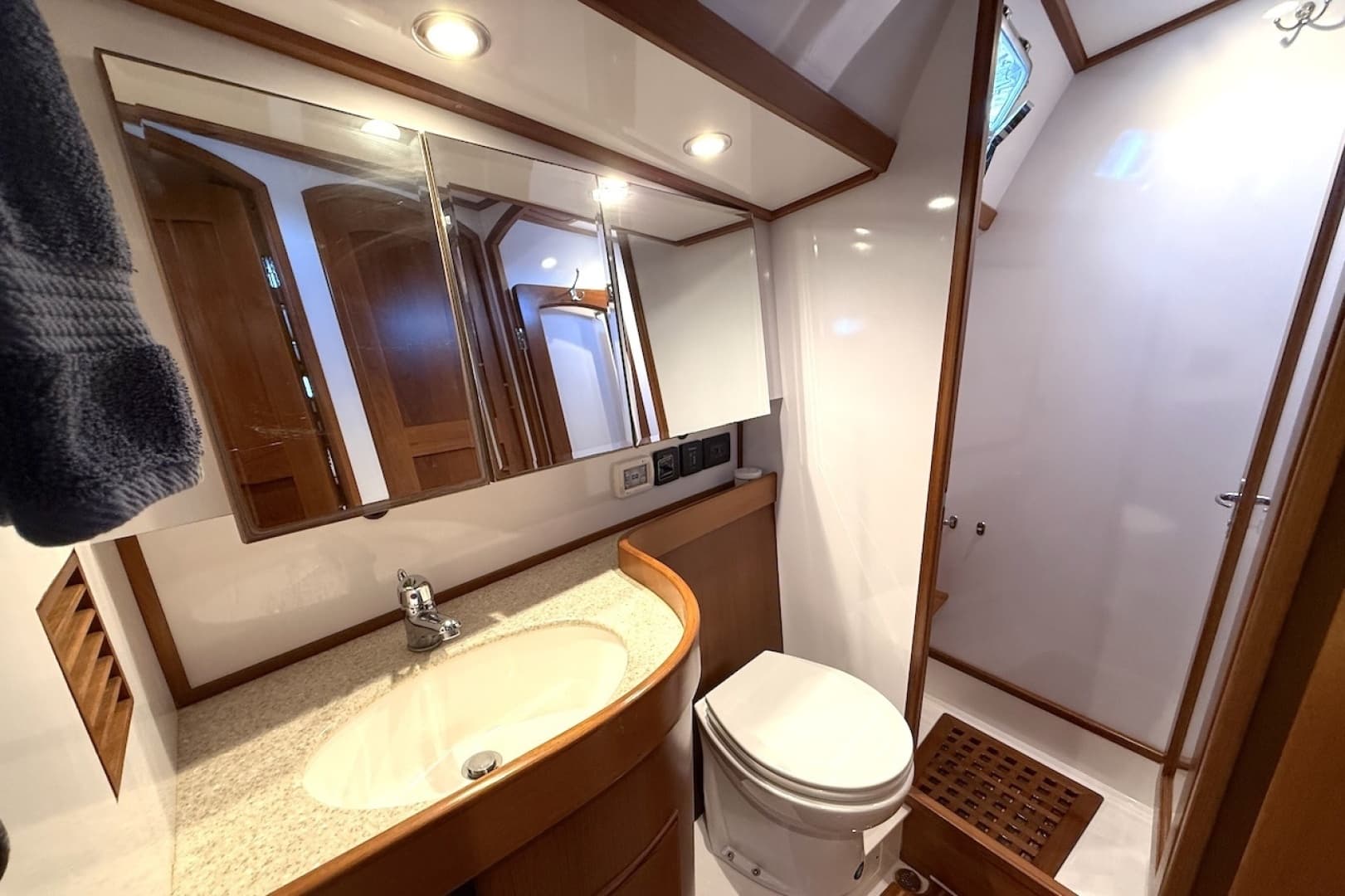 2014 Hylas 56