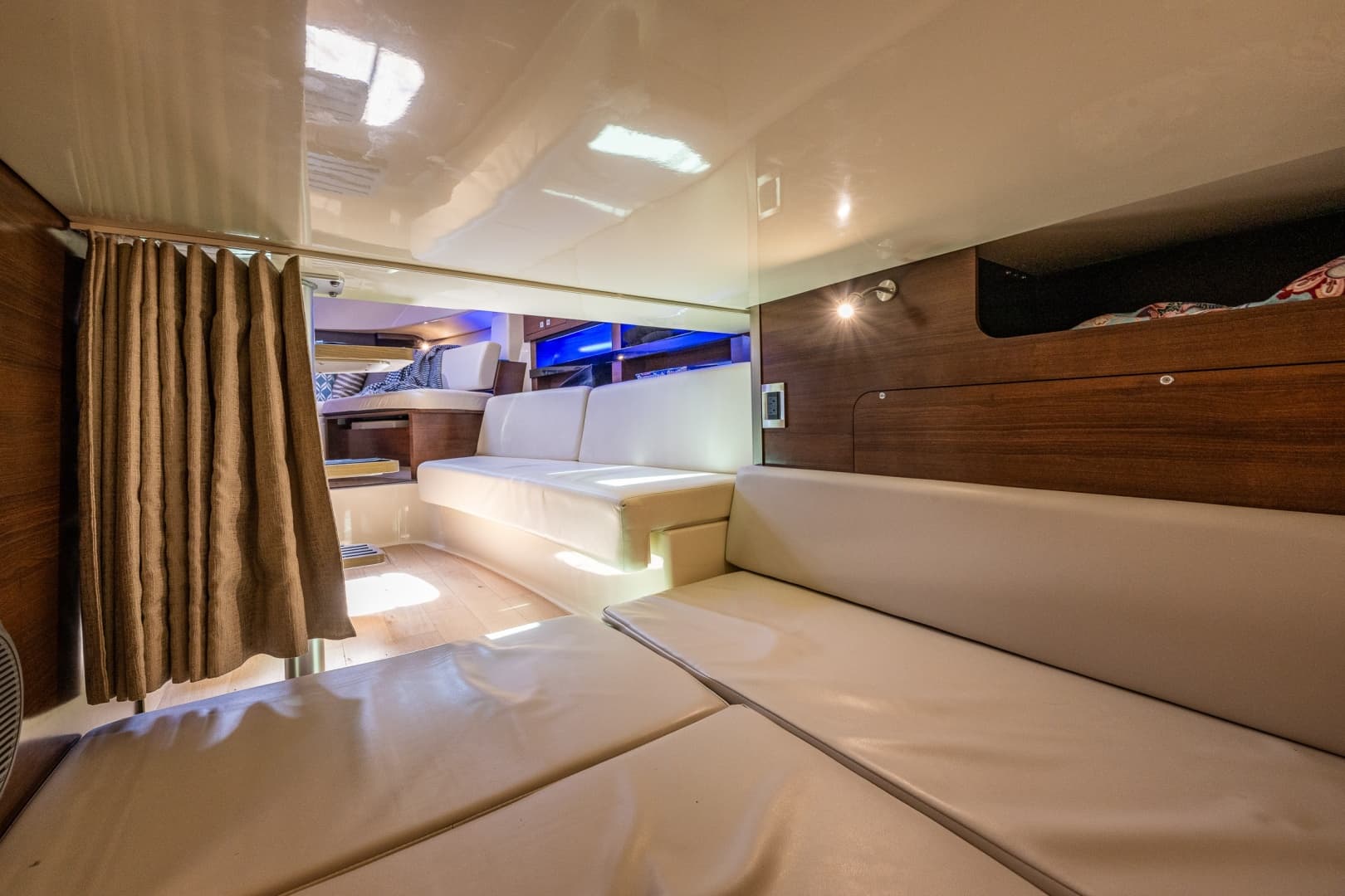 2019 Boston Whaler 345 Conquest