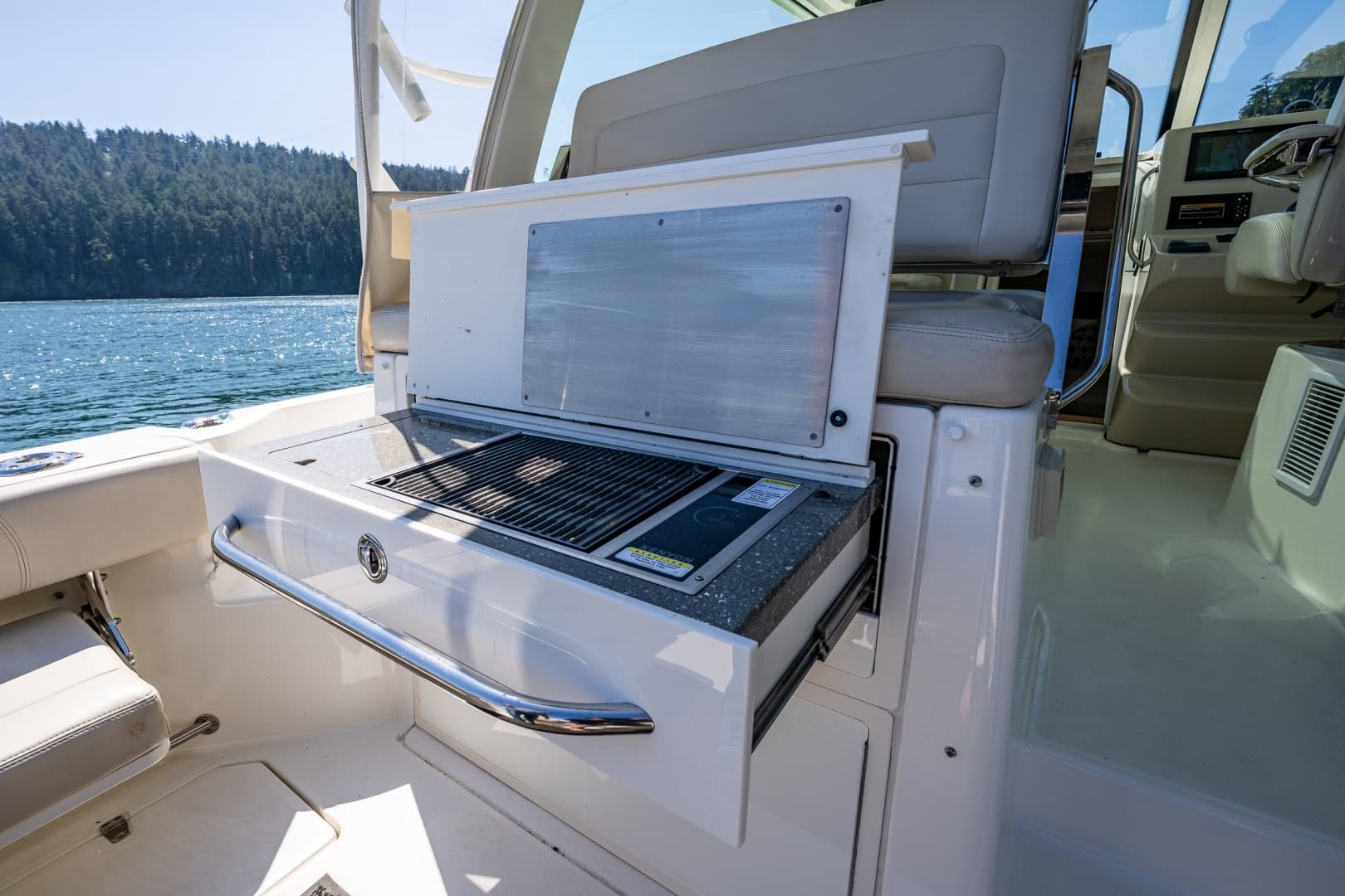 2019 Boston Whaler 345 Conquest