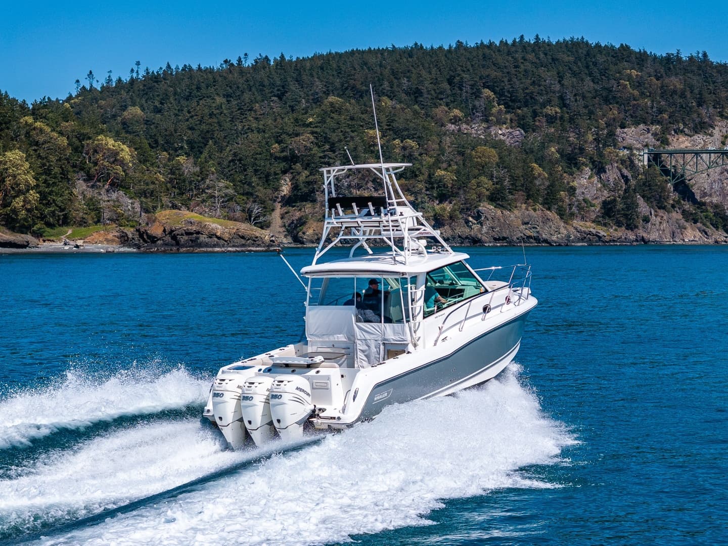 2019 Boston Whaler 345 Conquest