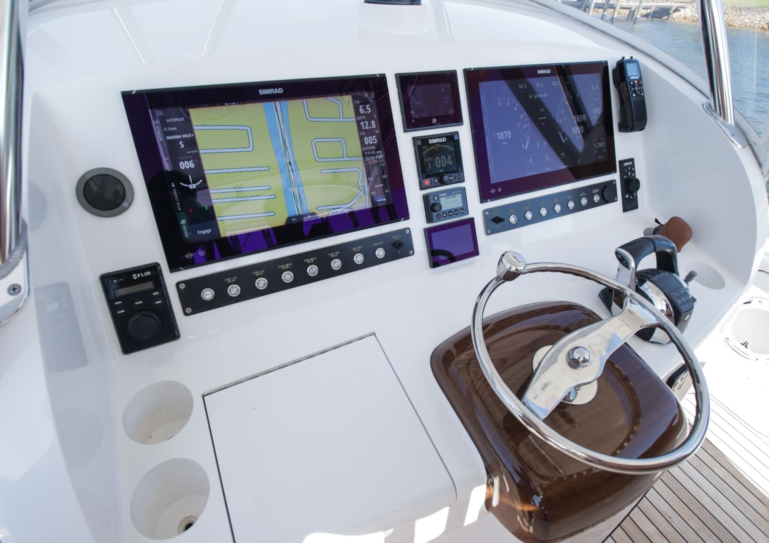 2018 Winter Custom Yachts Center Console