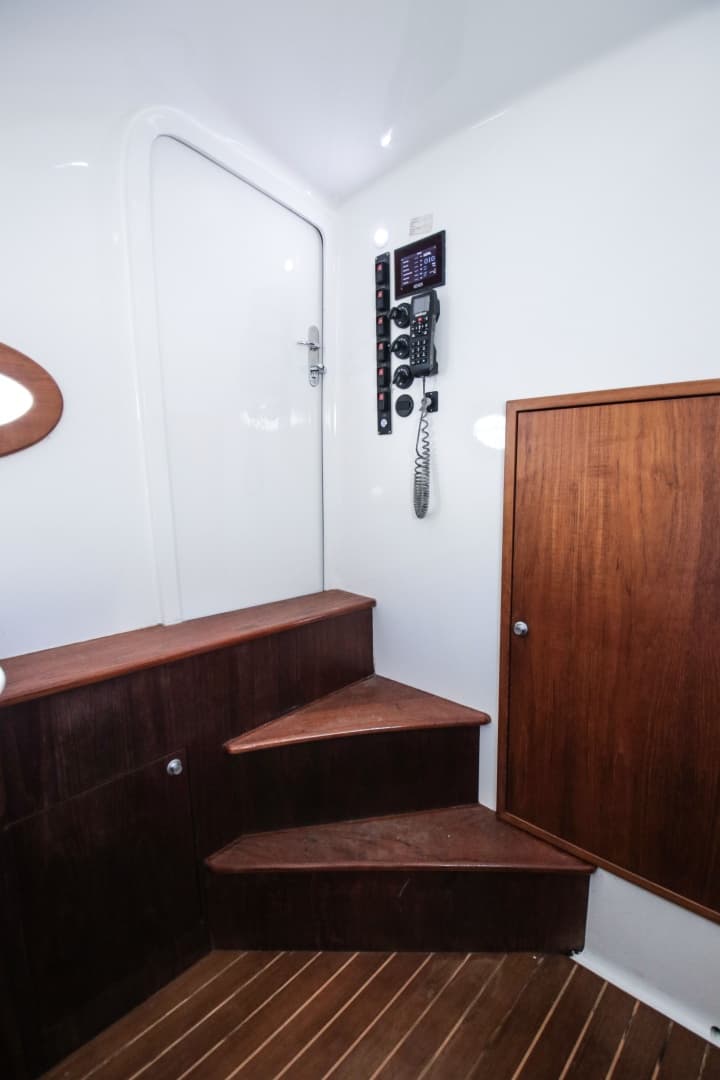 2018 Winter Custom Yachts Center Console