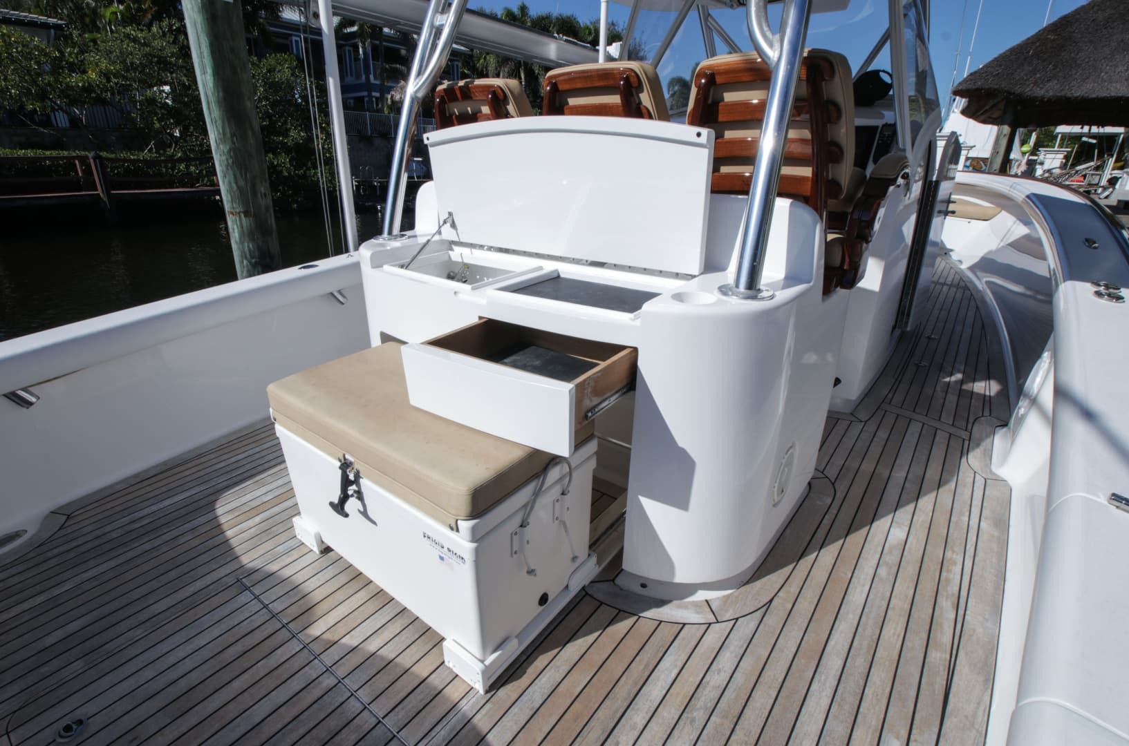 2018 Winter Custom Yachts Center Console