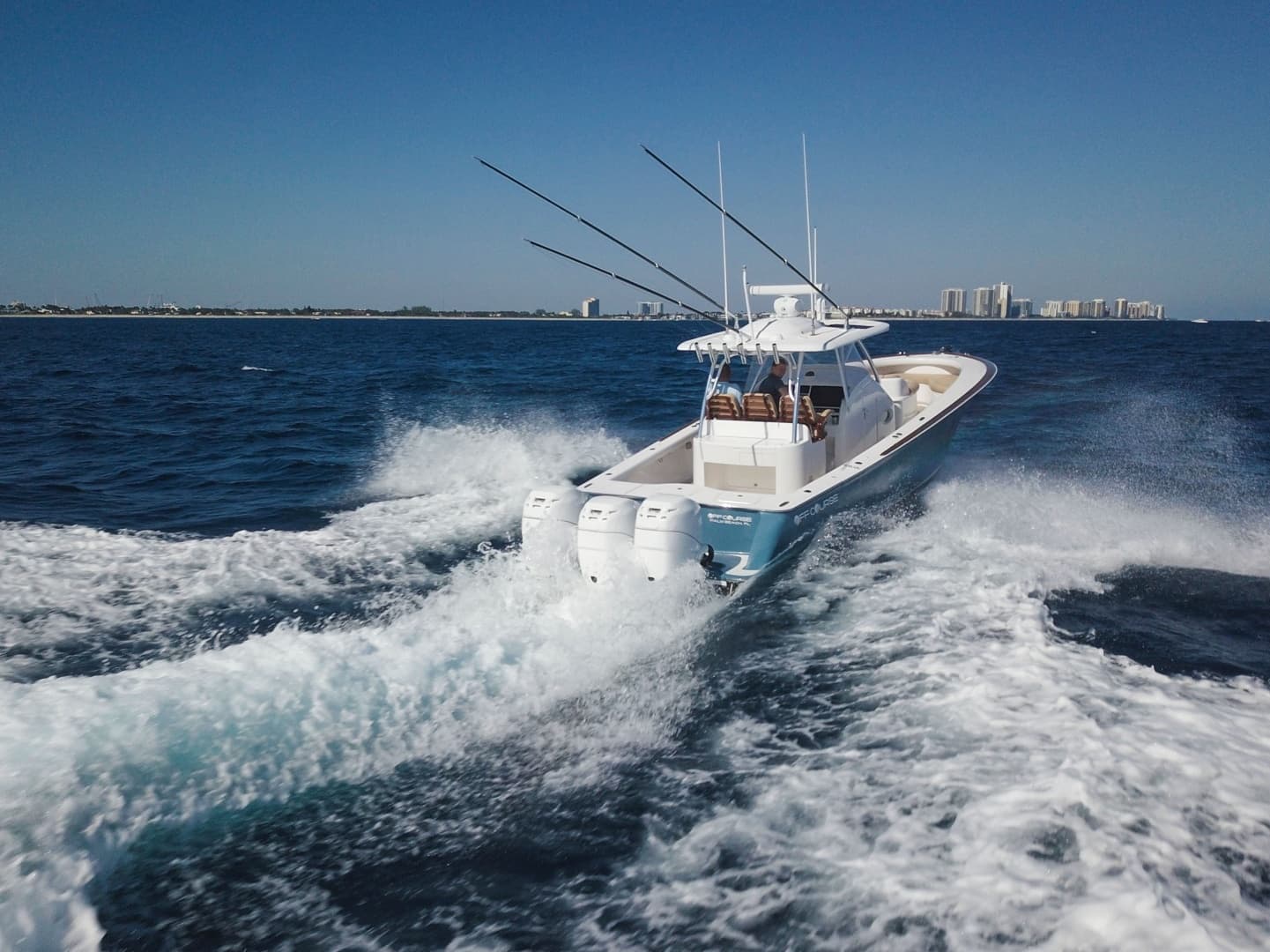 2018 Winter Custom Yachts Center Console