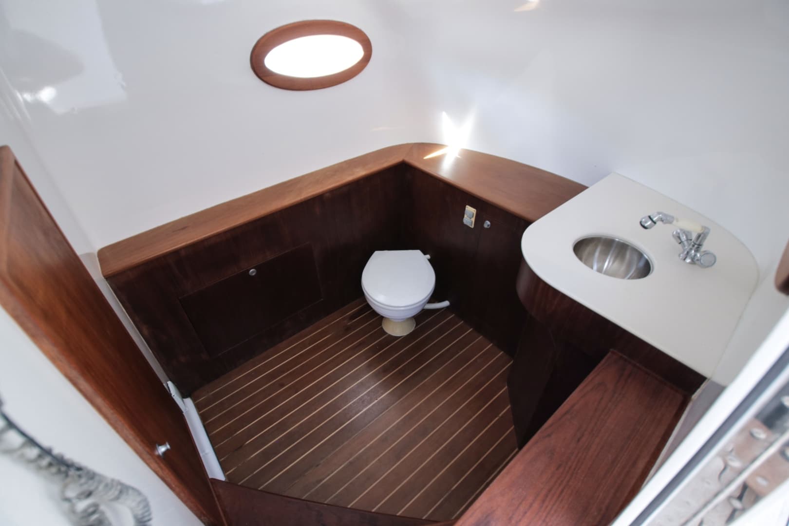 2018 Winter Custom Yachts Center Console