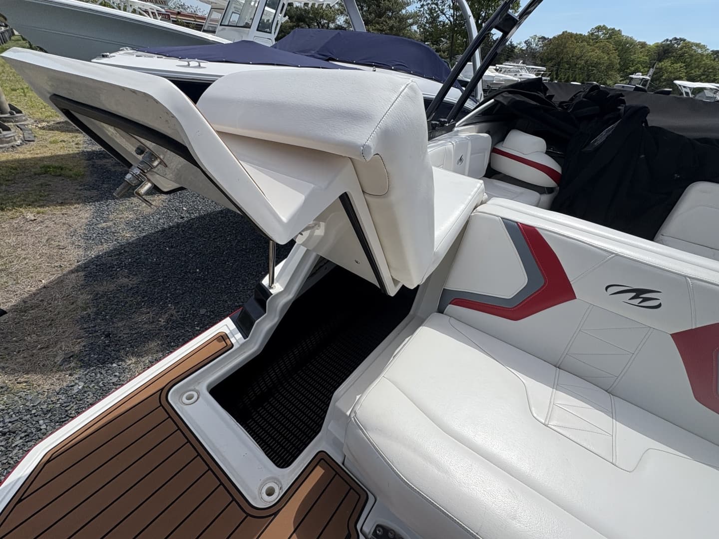 2013 Monterey M5 Sport Boat