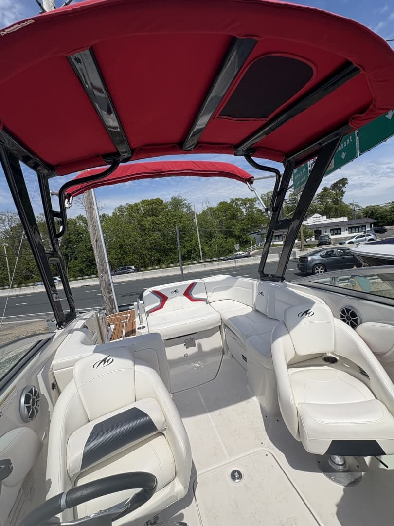 2013 Monterey M5 Sport Boat