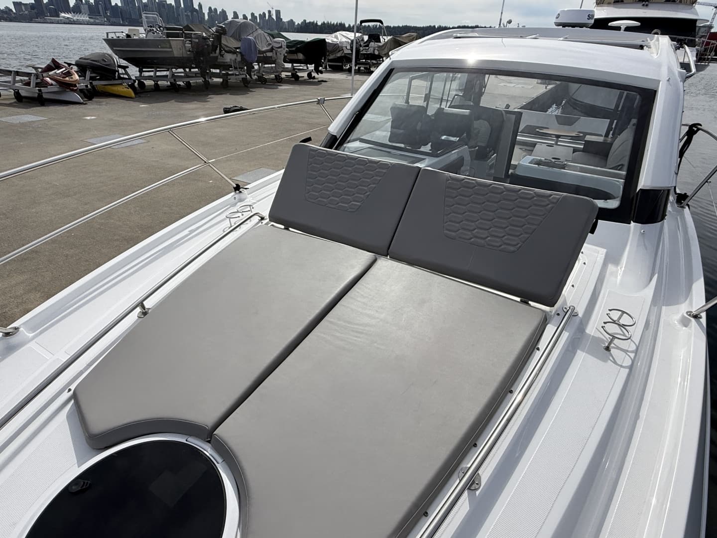2022 Four Winns V355 Coupe