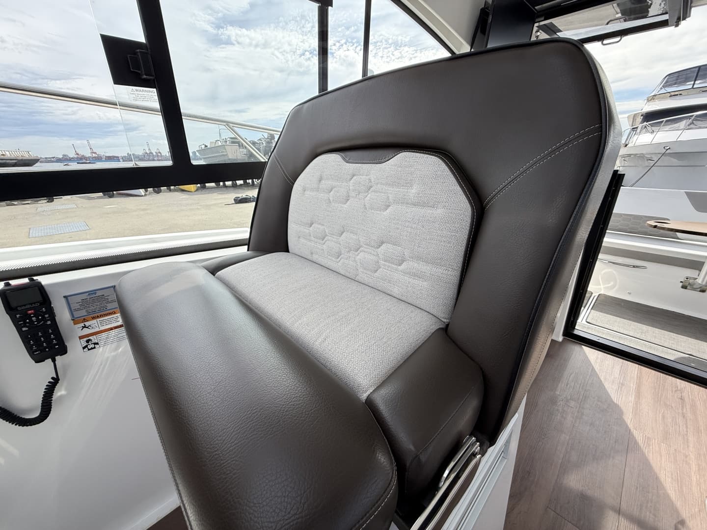 2022 Four Winns V355 Coupe