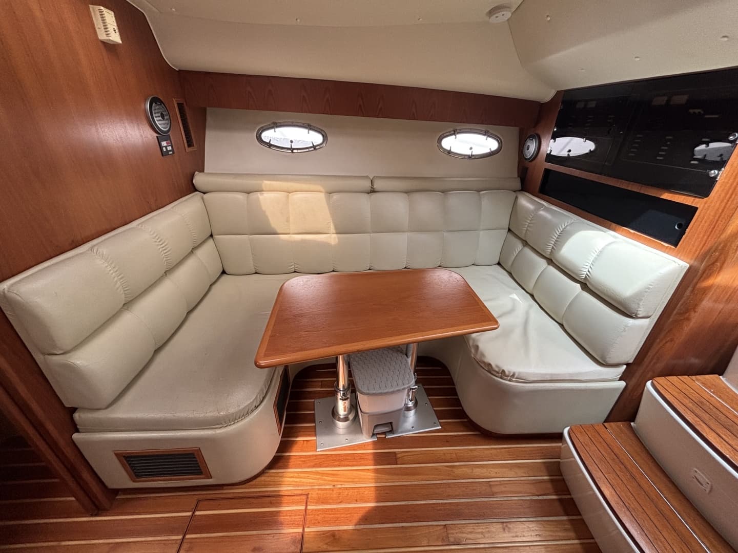 1998 Tiara Yachts 3500 Open