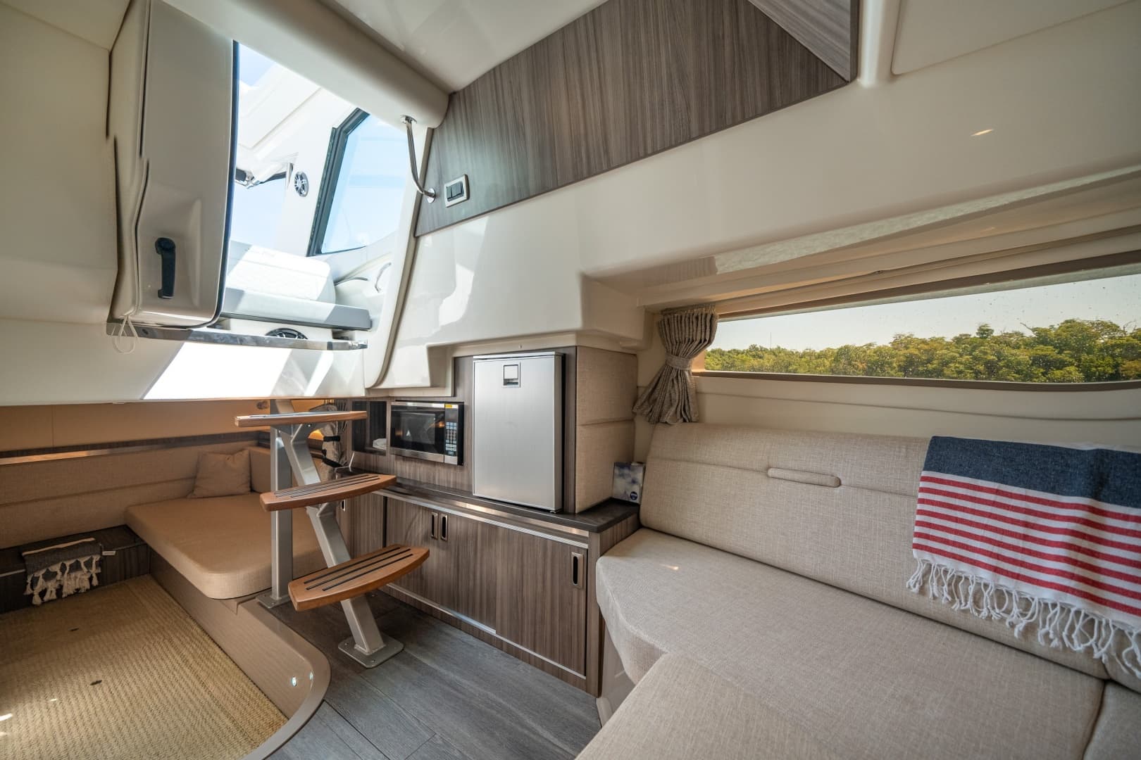 2021 Sea Ray 320 Sundancer