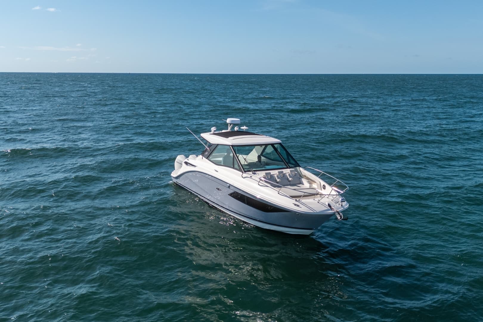 2021 Sea Ray 320 Sundancer