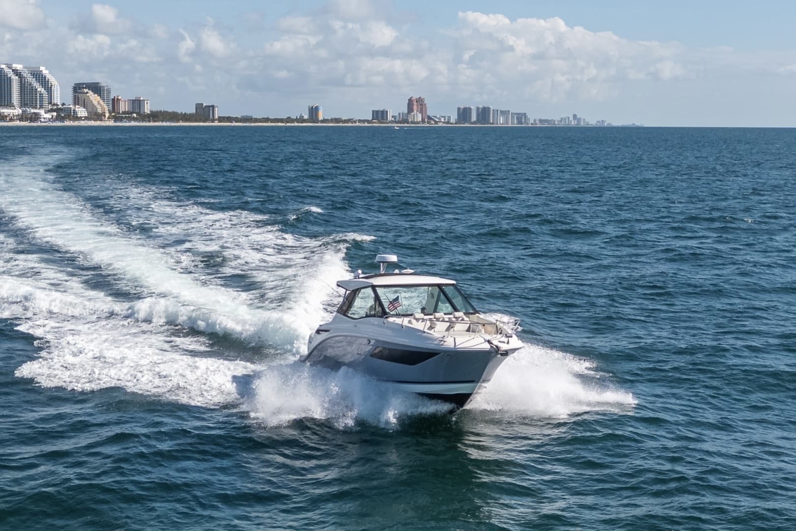 2021 Sea Ray 320 Sundancer