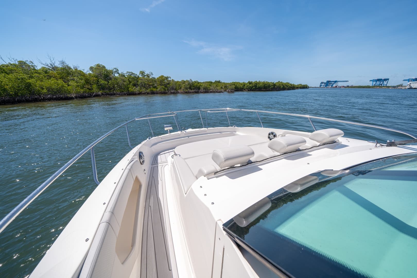 2021 Sea Ray 320 Sundancer