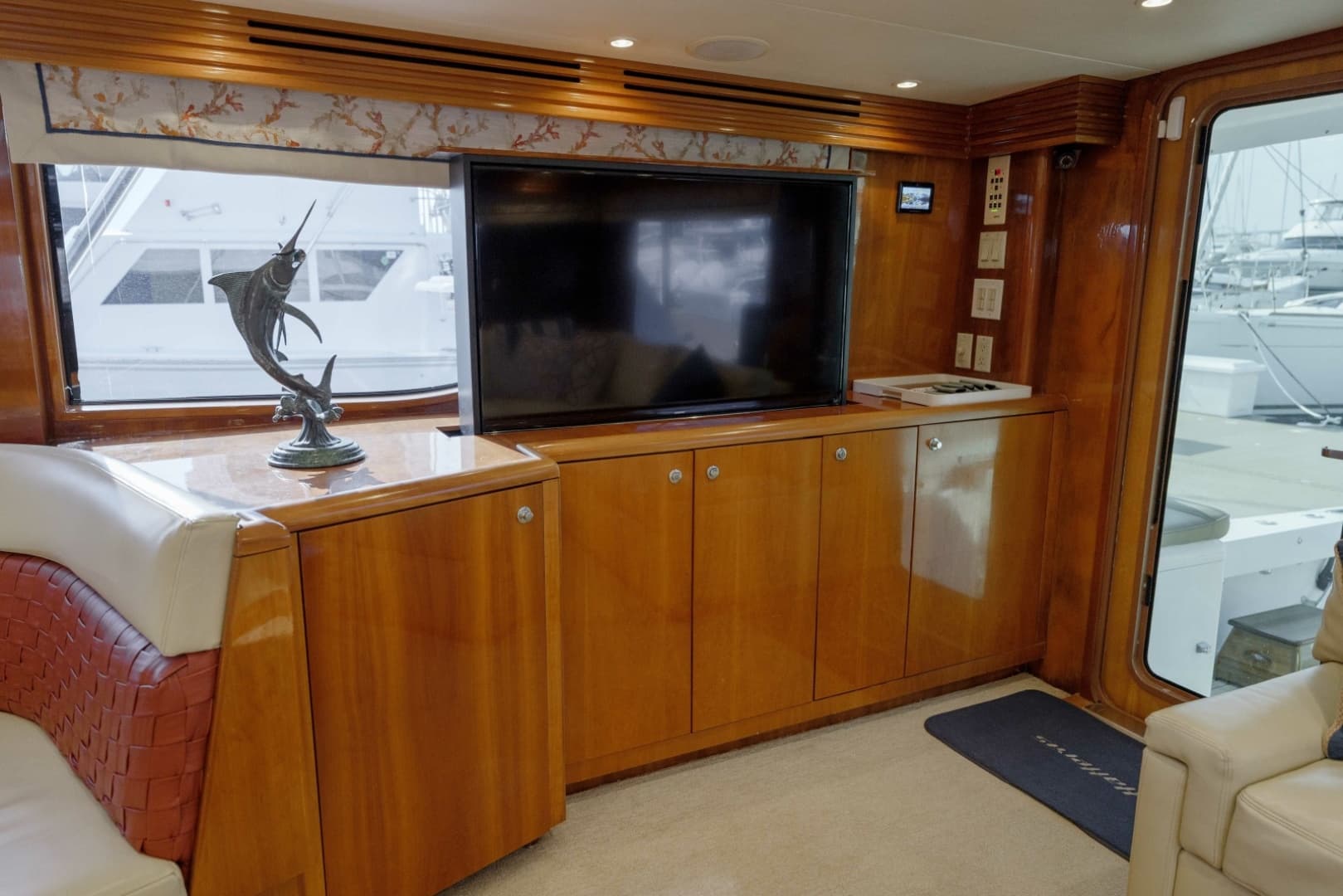 Hatteras 60 Reel Hook'Up - Interior Salon
