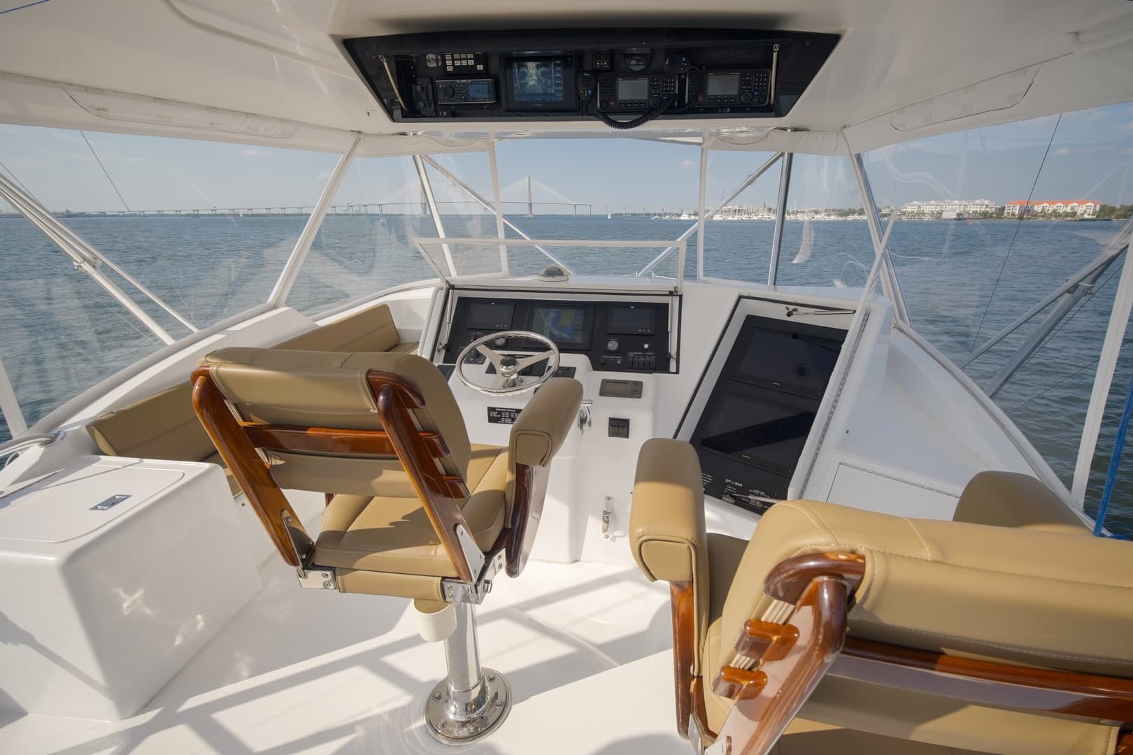 Hatteras 60 Reel Hook'Up - Exterior Flybridge