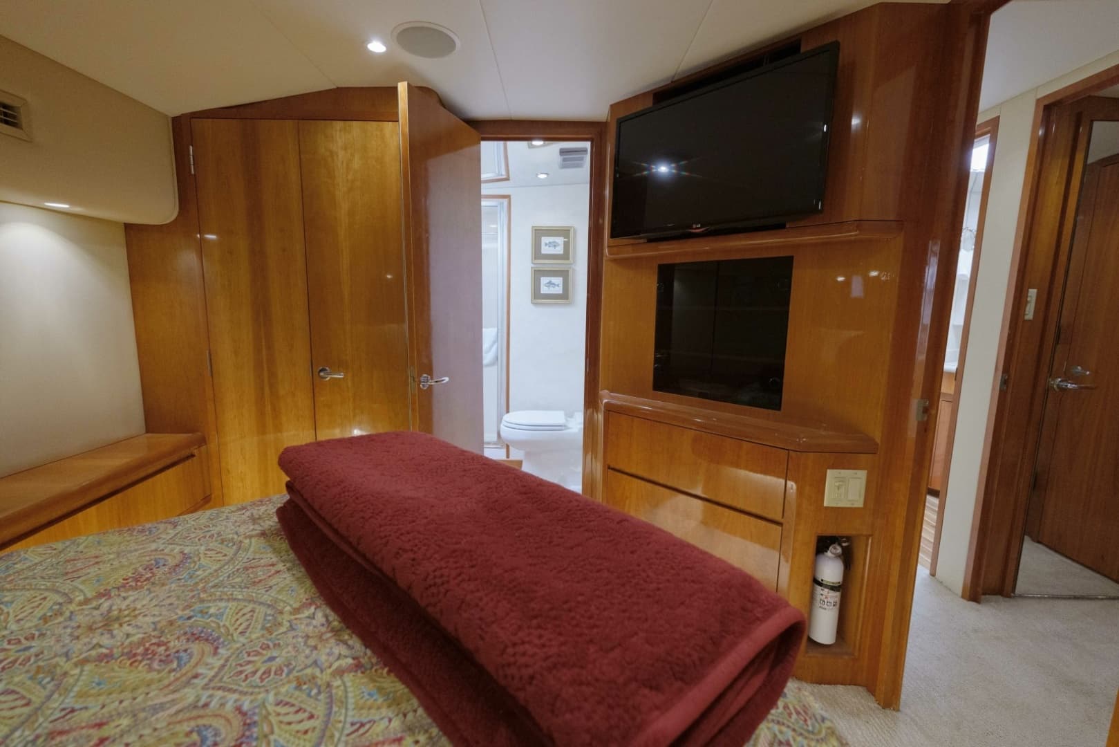 Hatteras 60 Reel Hook'Up - Interior Stateroom