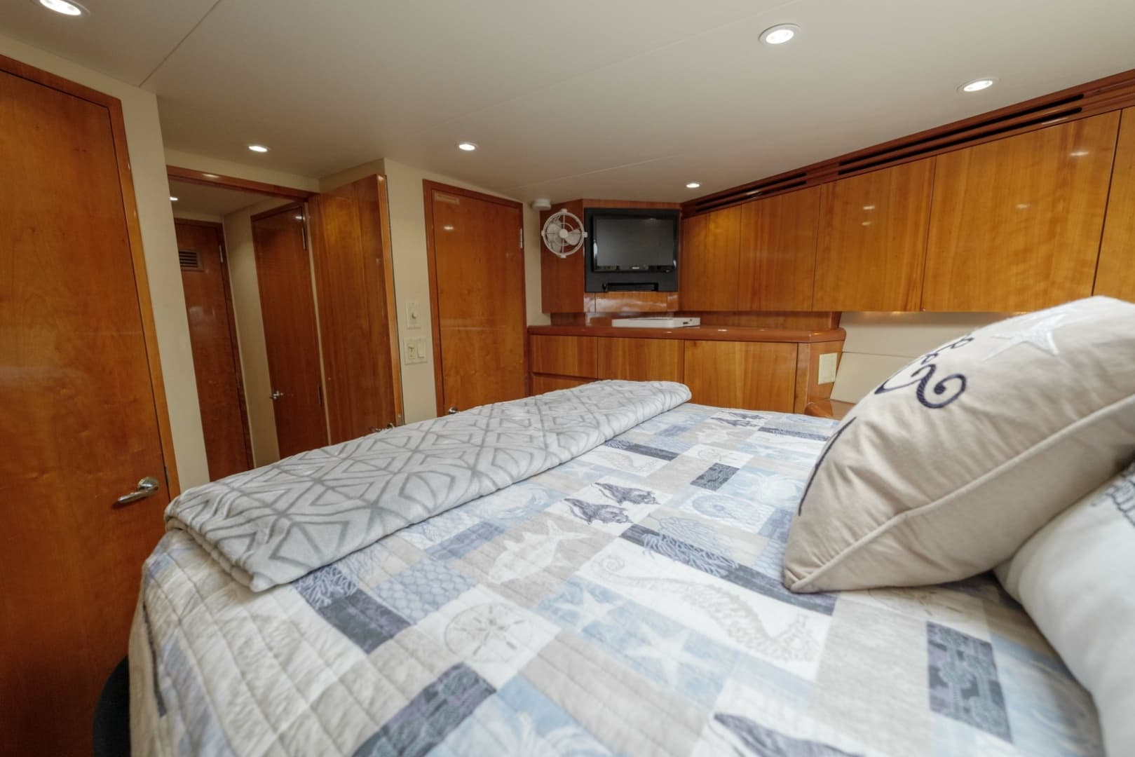 Hatteras 60 Reel Hook'Up - Interior Stateroom