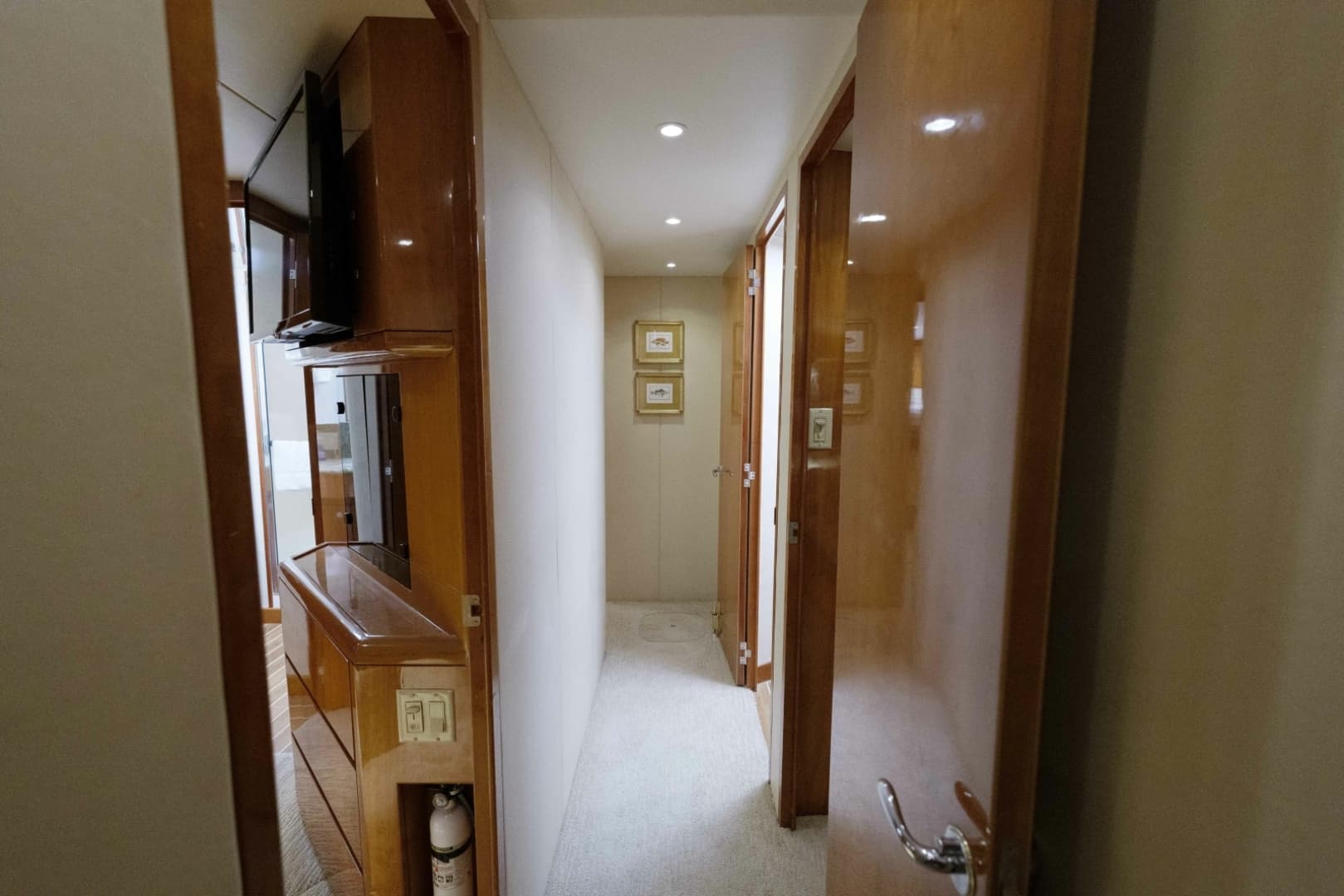 Hatteras 60 Reel Hook'Up - Interior Companionway