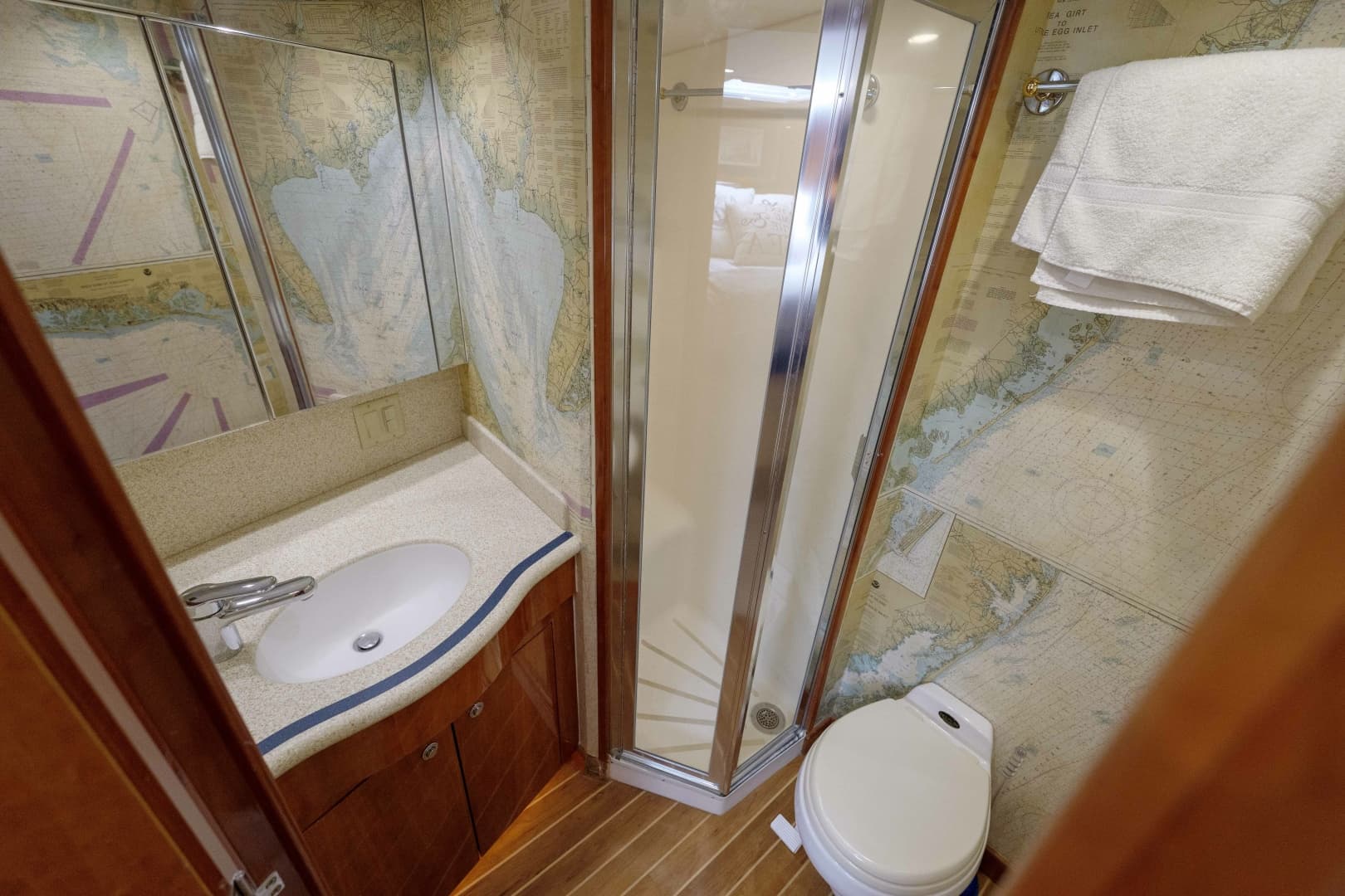 Hatteras 60 Reel Hook'Up - Interior Stateroom Head