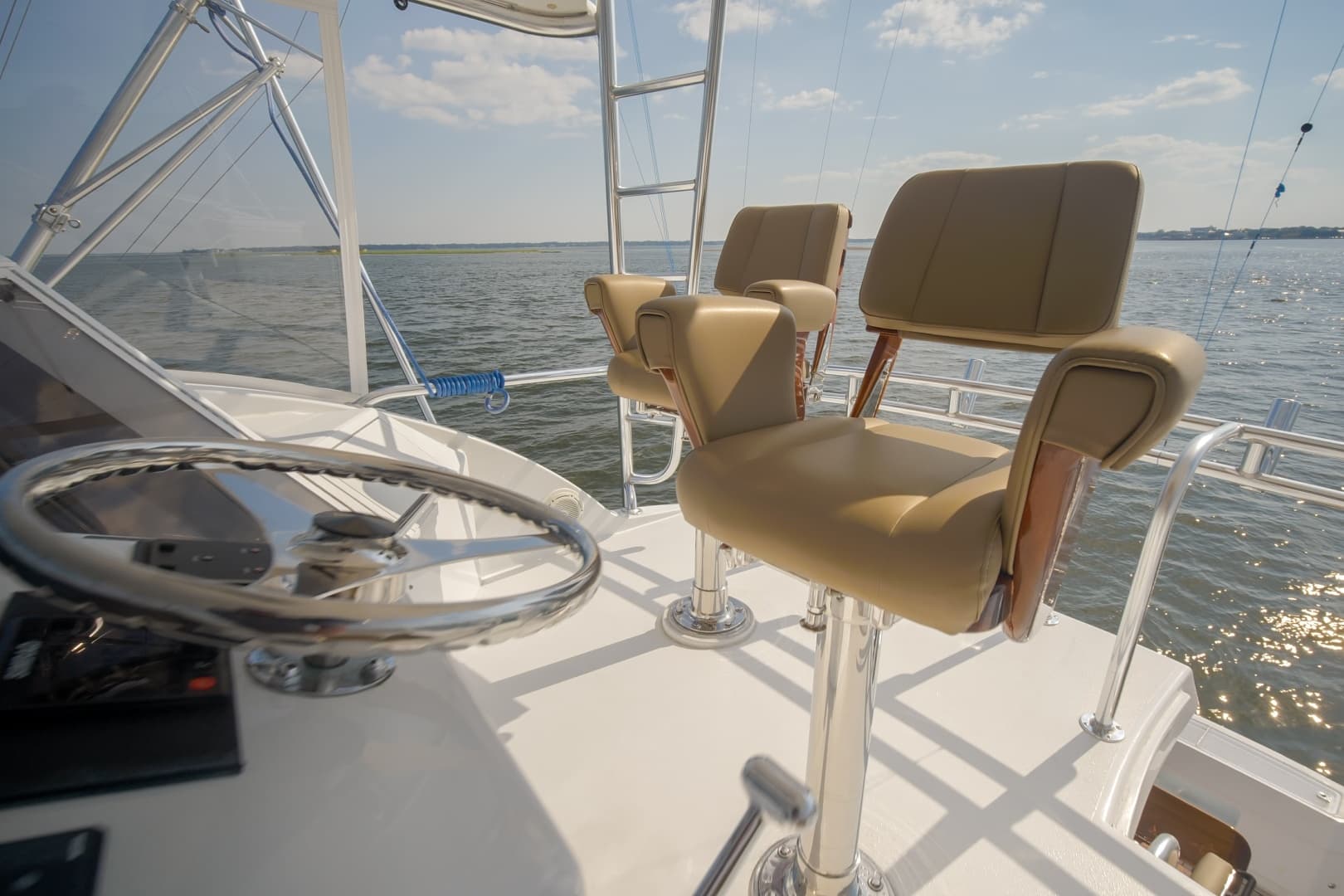 Hatteras 60 Reel Hook'Up - Exterior Flybridge