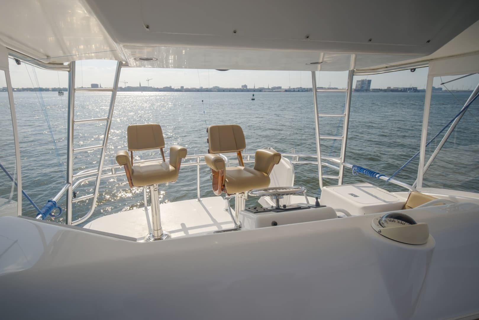 Hatteras 60 Reel Hook'Up - Exterior Flybridge